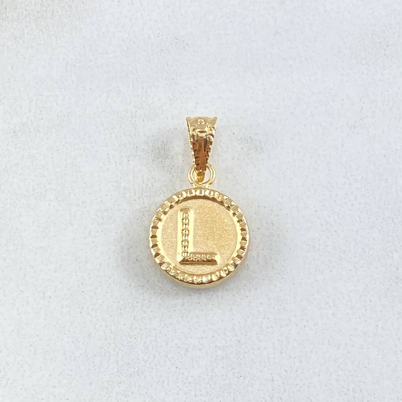 Dije Letra L 0.65gr / 1.7cm / Circulo Cargador Bordeado Oro Amarillo 18K