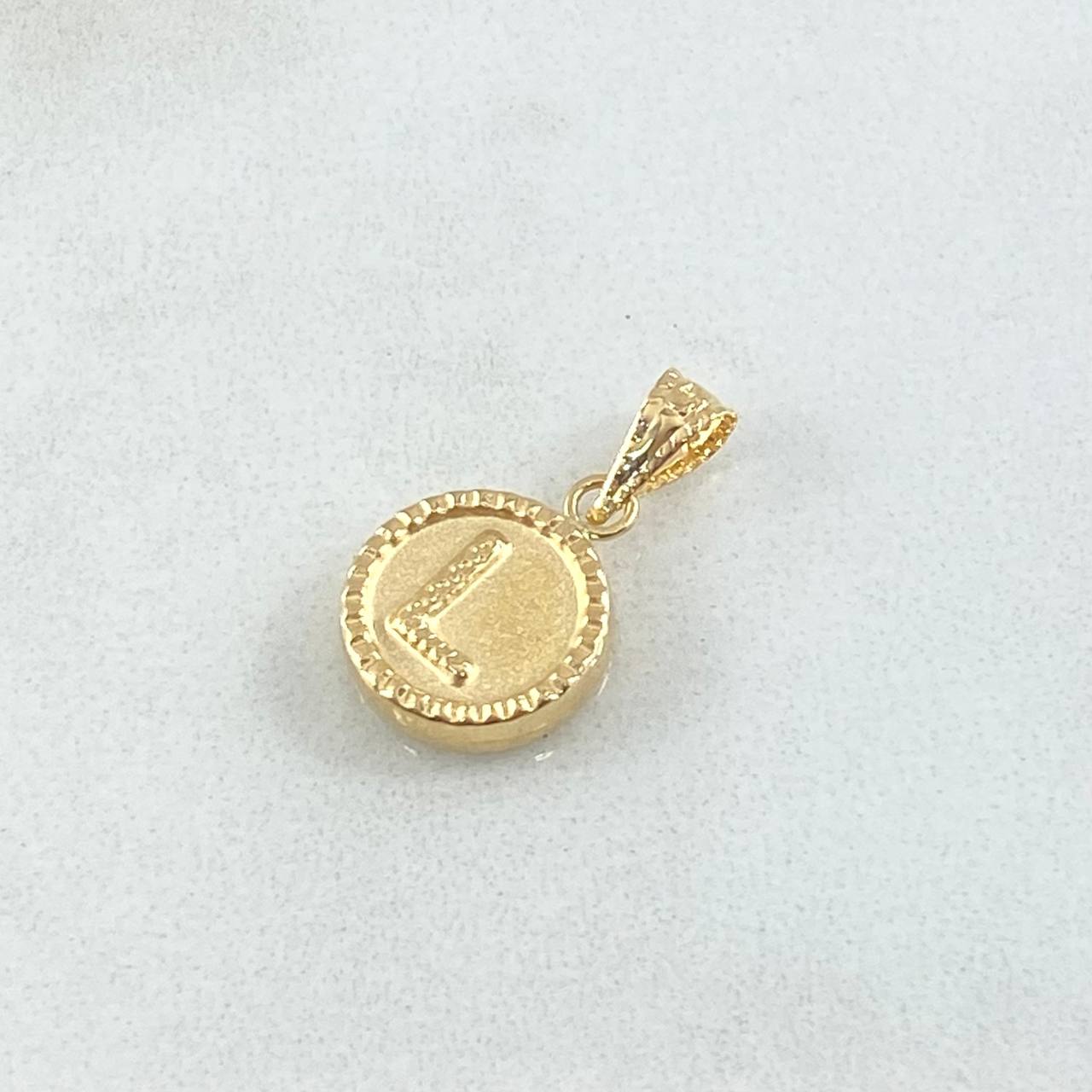 Dije Letra L 0.6gr / 1.7cm / Circulo Cargador Bordeado Oro Amarillo 18K