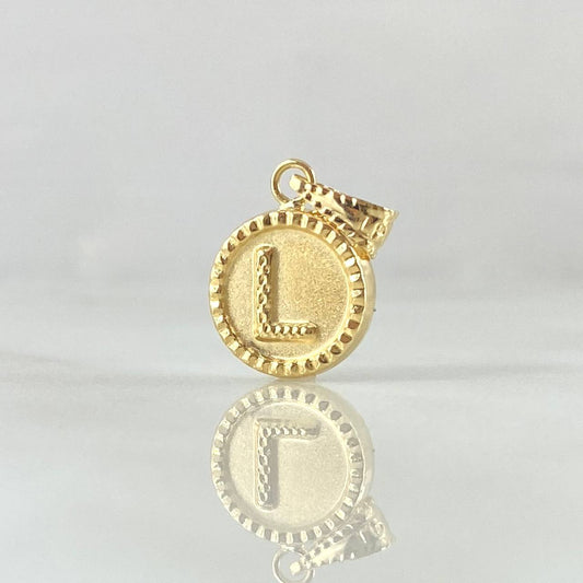 Dije Letra L 0.6gr / 1.7cm / Circulo Cargador Bordeado Oro Amarillo 18K