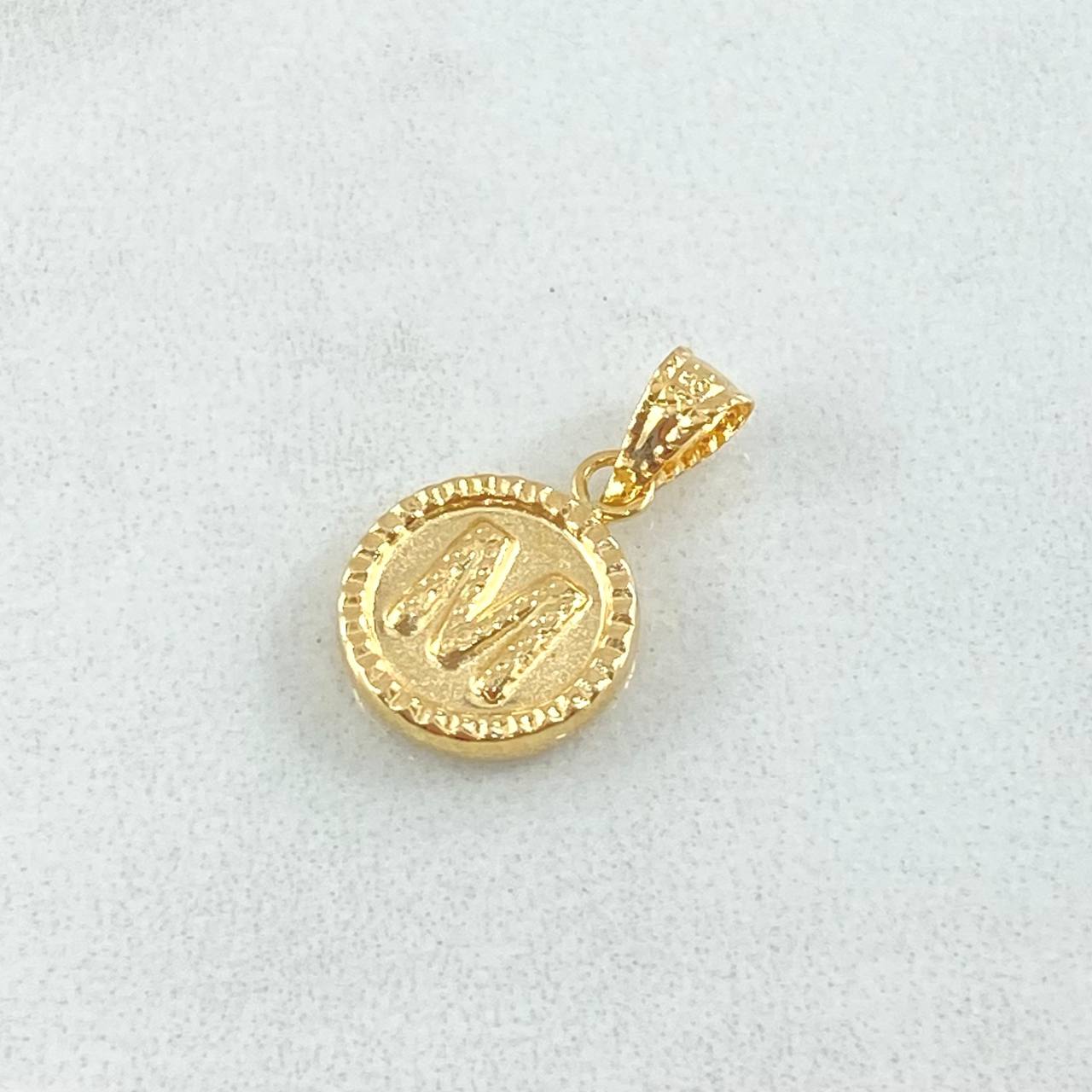 Dije Letra M 0.6gr / 1.7cm / Circulo Cargador Bordeado Oro Amarillo 18K