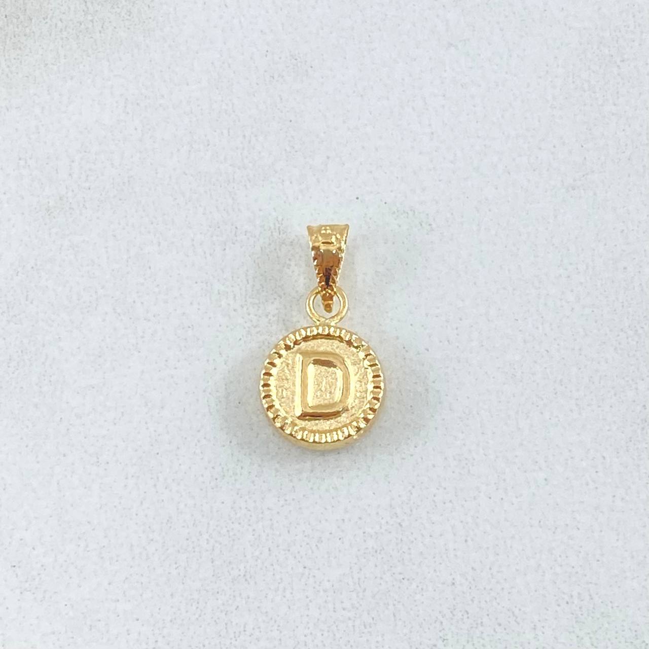 Pendant Letter D 0.45gr / 0.6in / Matte / Bordered 18K Gold ©