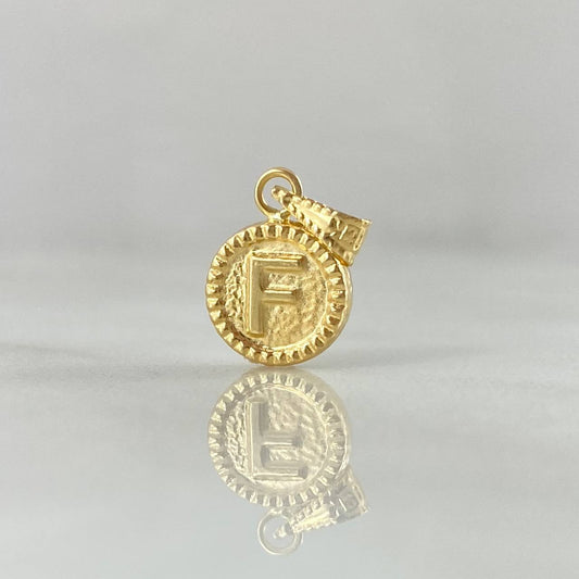 Dije Letra F 0.4gr / 1.5cm-Mate-Bordeado Oro Amarillo 18K ©