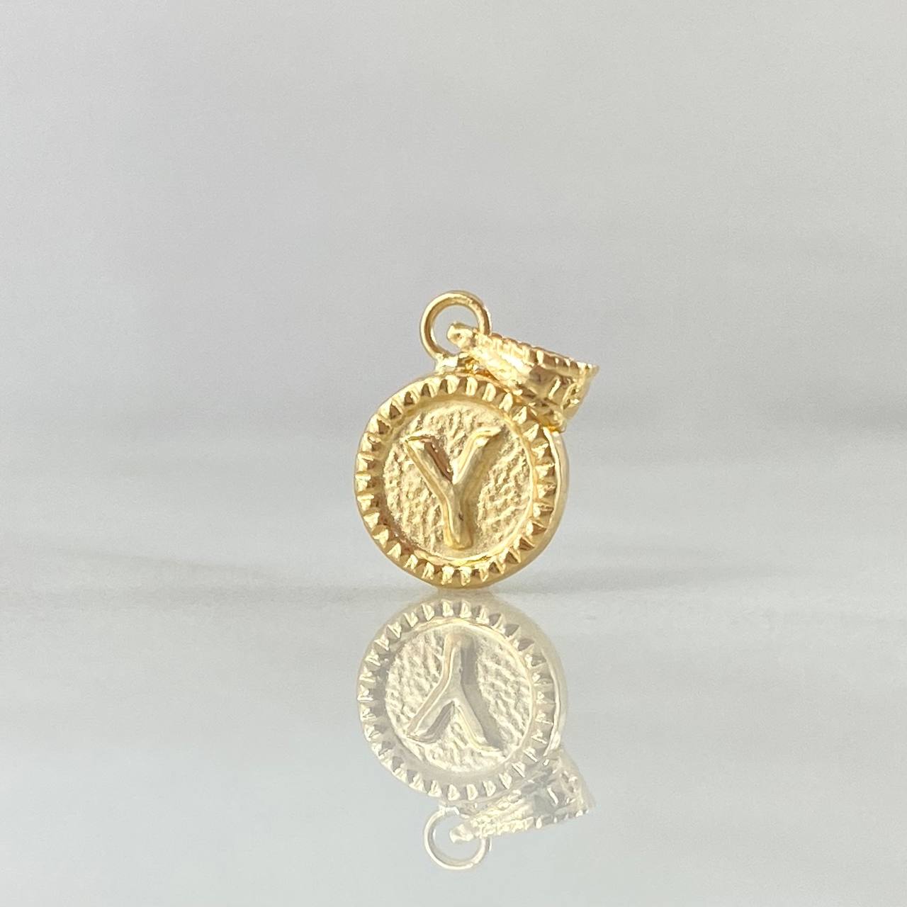 Dije Letra Y 0.45gr / 1.4cm / Circulo Cargador Bordeado Oro Amarillo 18K *