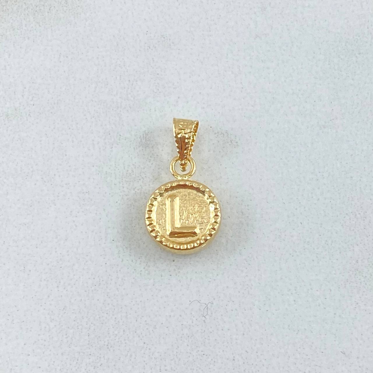 Dije Letra L 0.45gr / 1.4cm / Circulo Cargador Bordeado Oro Amarillo 18K *