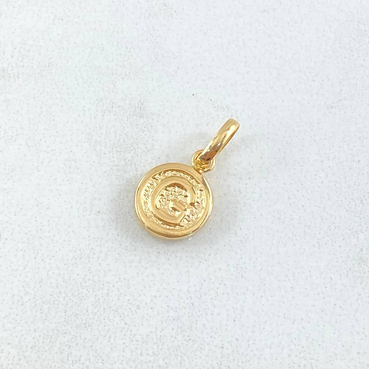 Dije Letra G 0.4gr / 1.5cm / Circulo Texturizado Oro Amarillo 18K *