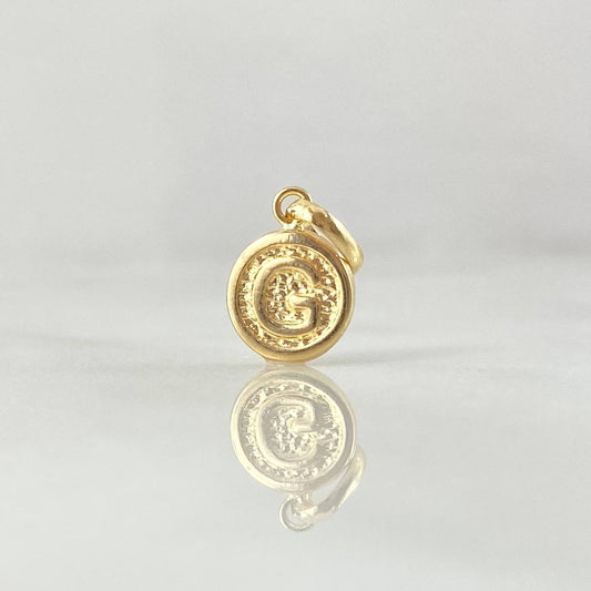 Dije Letra G 0.3gr / 1.5cm-Texturizado Oro Amarillo 18K ©