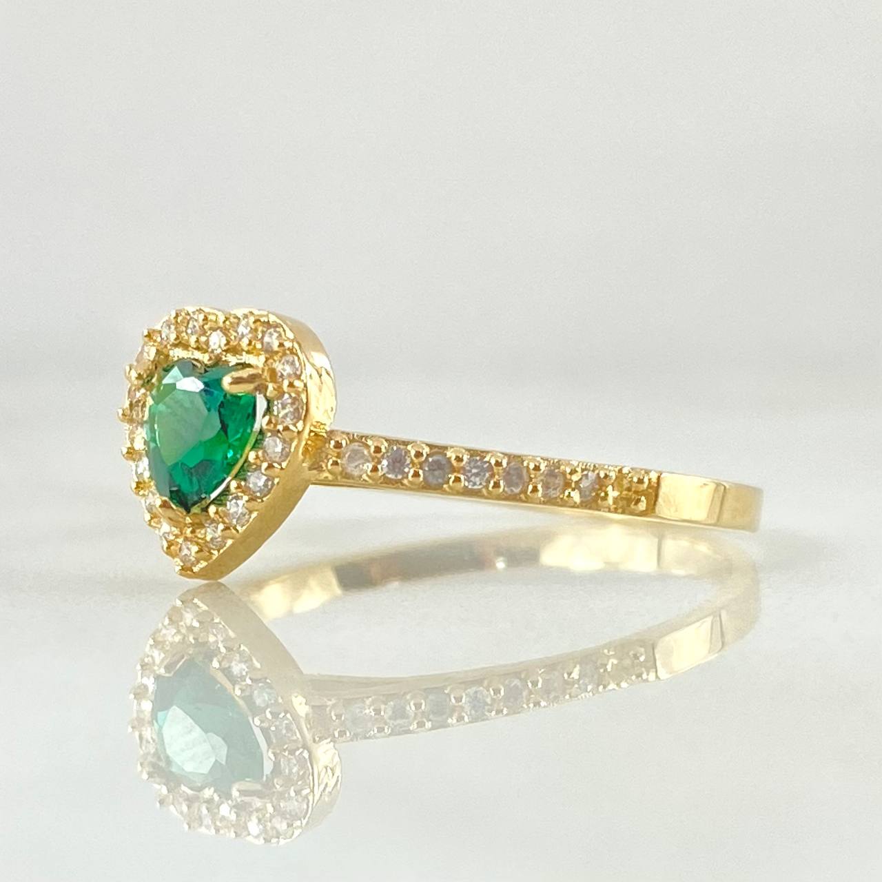 Anillo Solitario Halo Corazón 2.1gr / T7 / Oro Amarillo 18K