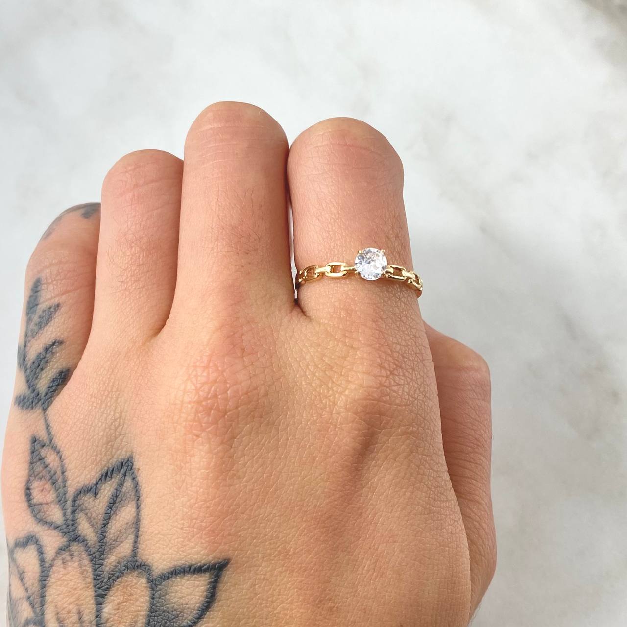 Anillo Solitario Cubano 1.4gr / T7 1/4 / Oro Amarillo 18K