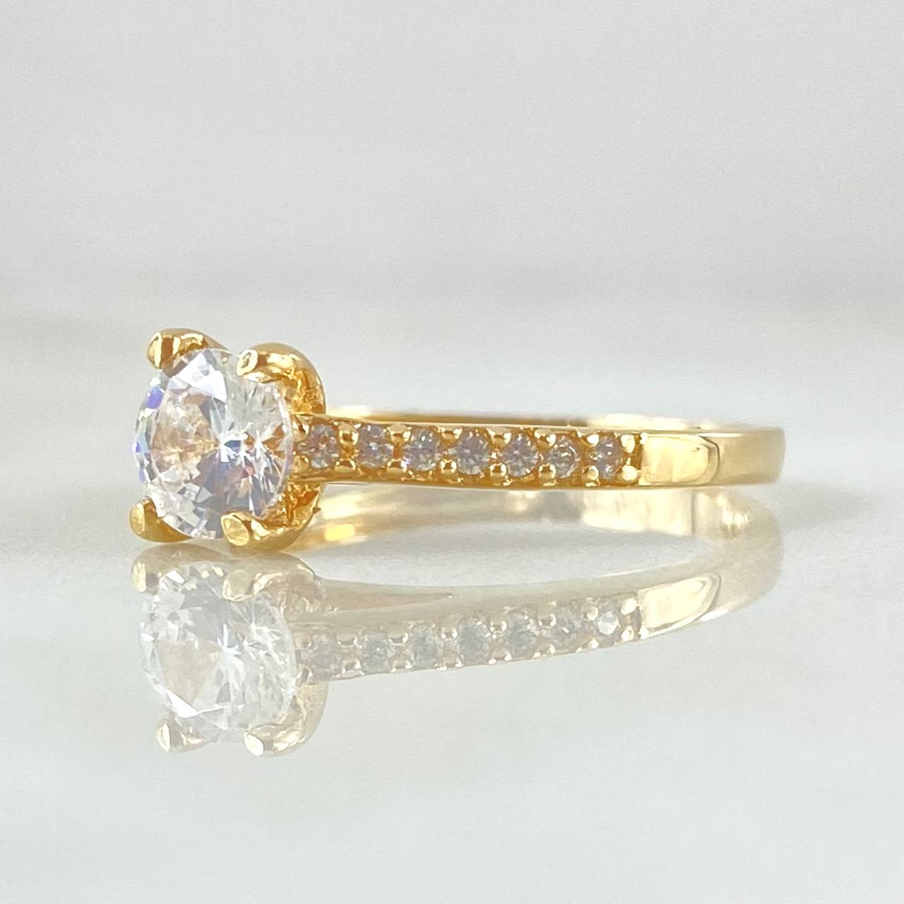 Solitaire Churumbela Ring 2.45gr / Size 6 / 18K Yellow Gold