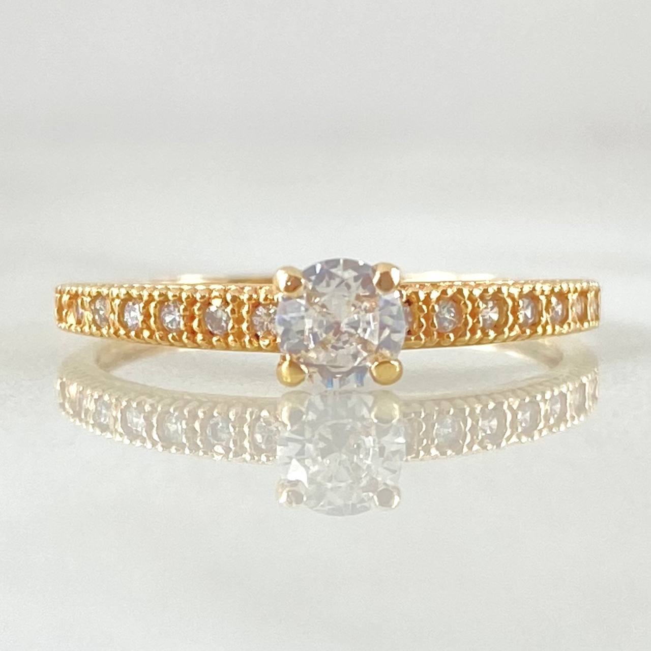 Solitaire Churumbela Ring 1.35gr / Size 5 1/2 / 18K Yellow Gold