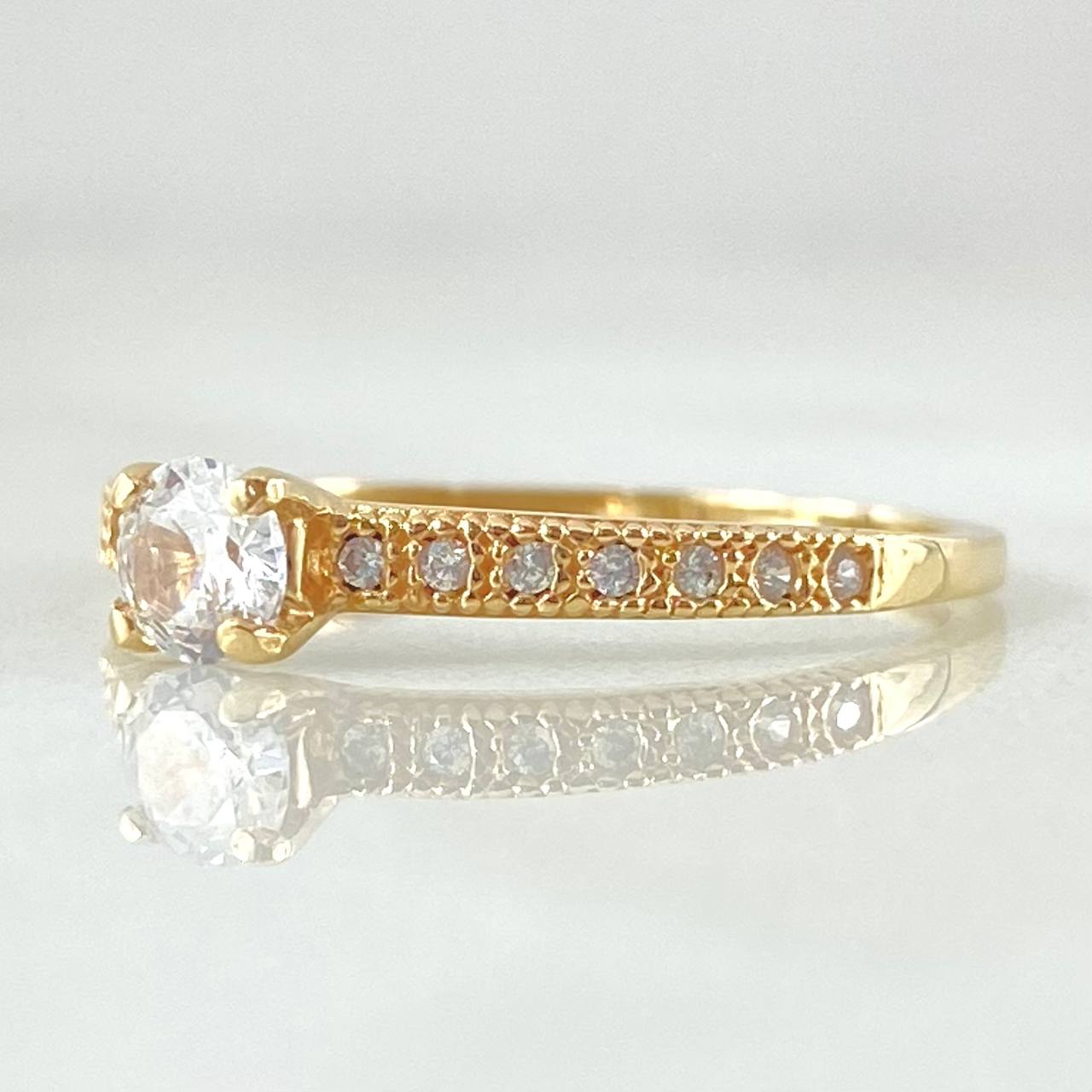 Solitaire Churumbela Ring 1.35gr / Size 5 1/2 / 18K Yellow Gold