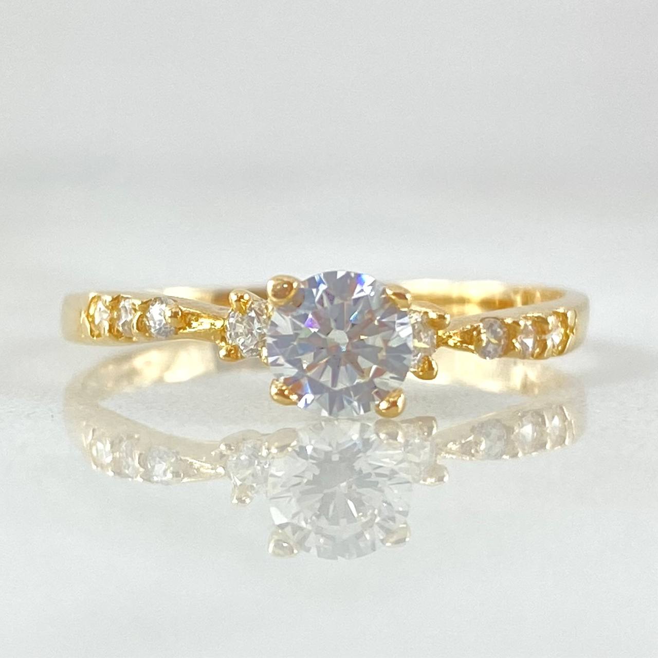 Solitaire Churumbela Ring 1.95gr / Size 9 / 18K Yellow Gold