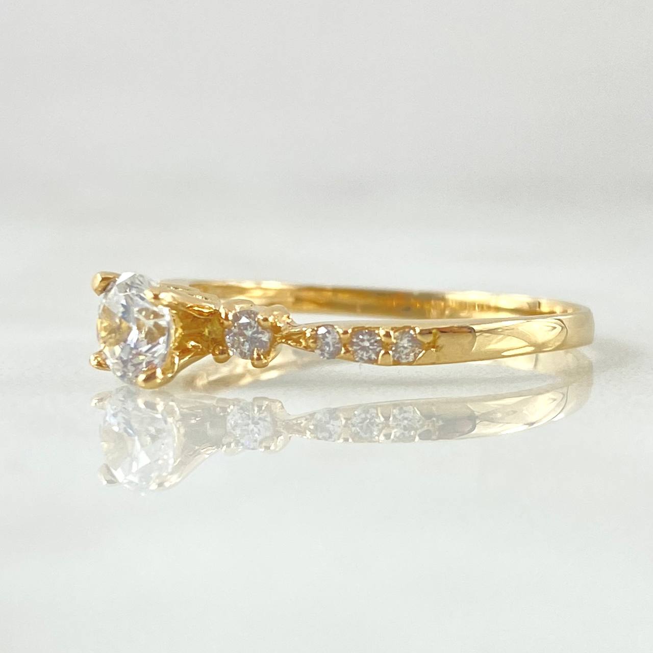 Solitaire Churumbela Ring 1.95gr / Size 9 / 18K Yellow Gold