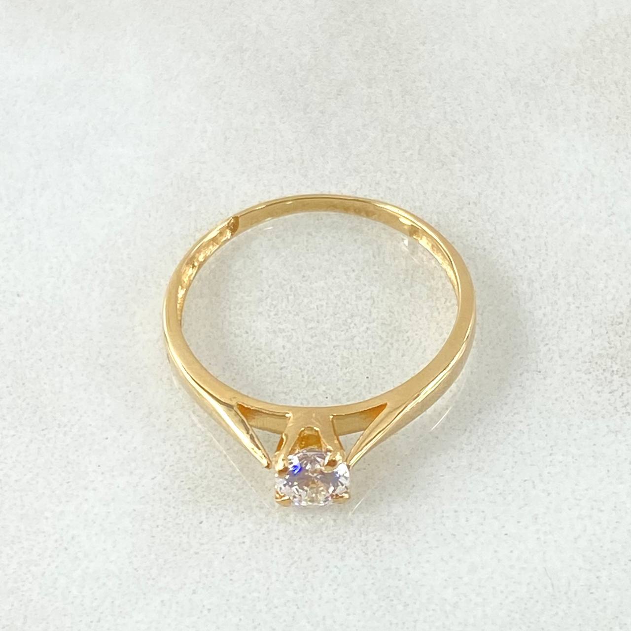 Solitaire Central Ring 1.45gr / Size 5 1/2 / 18K Gold