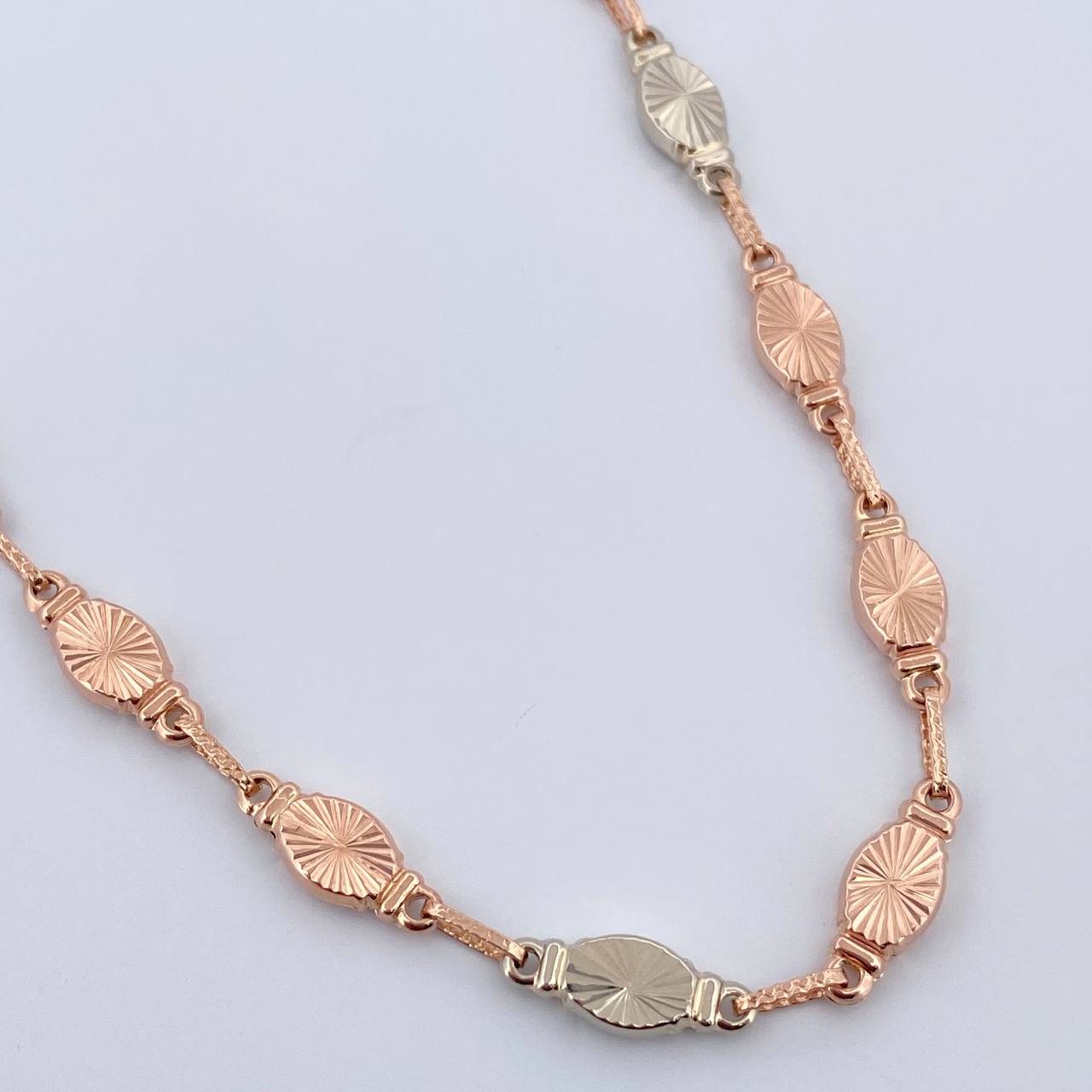 Cadena Rustica Eslabon 12.05gr / 55.5cm / Dos Oros Blanco Rosa 18K $