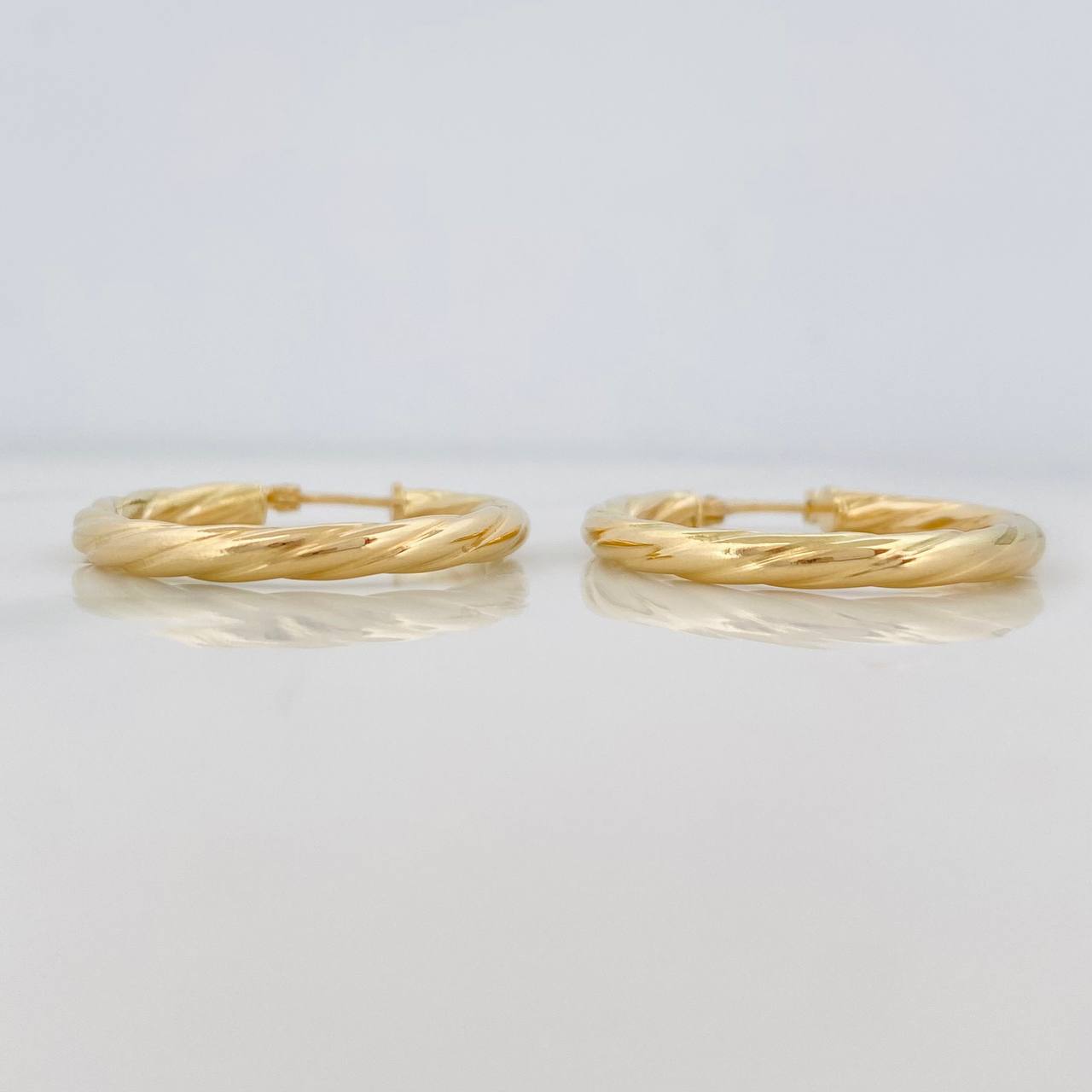 Candongas Mary 2.8g / 1 1/4 in Oro Amarillo 18K