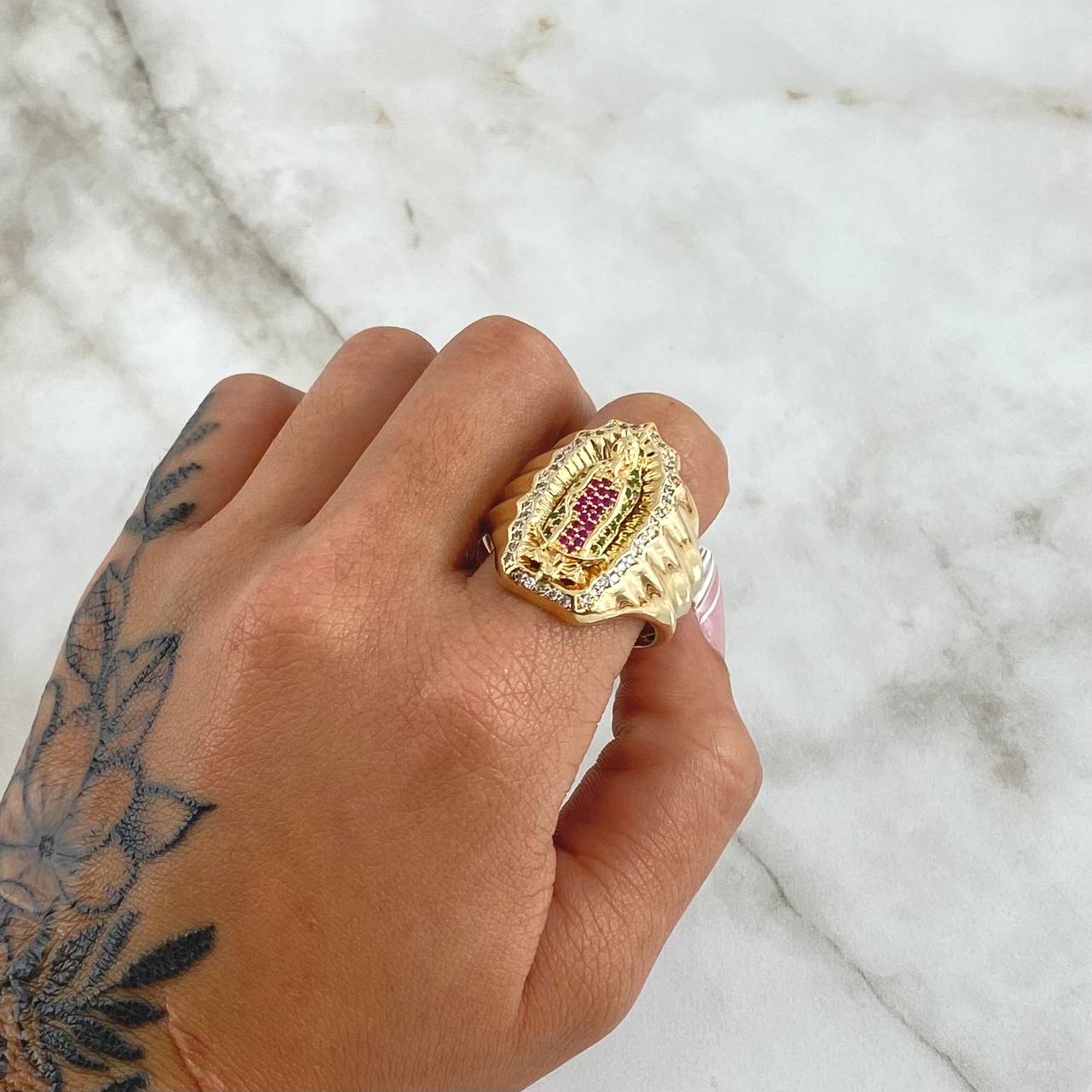 Virgin Guadalupe Ring 10.45gr / Size 10 1/2 / White - Green - Fuchsia Zircons 18K Yellow Gold ©