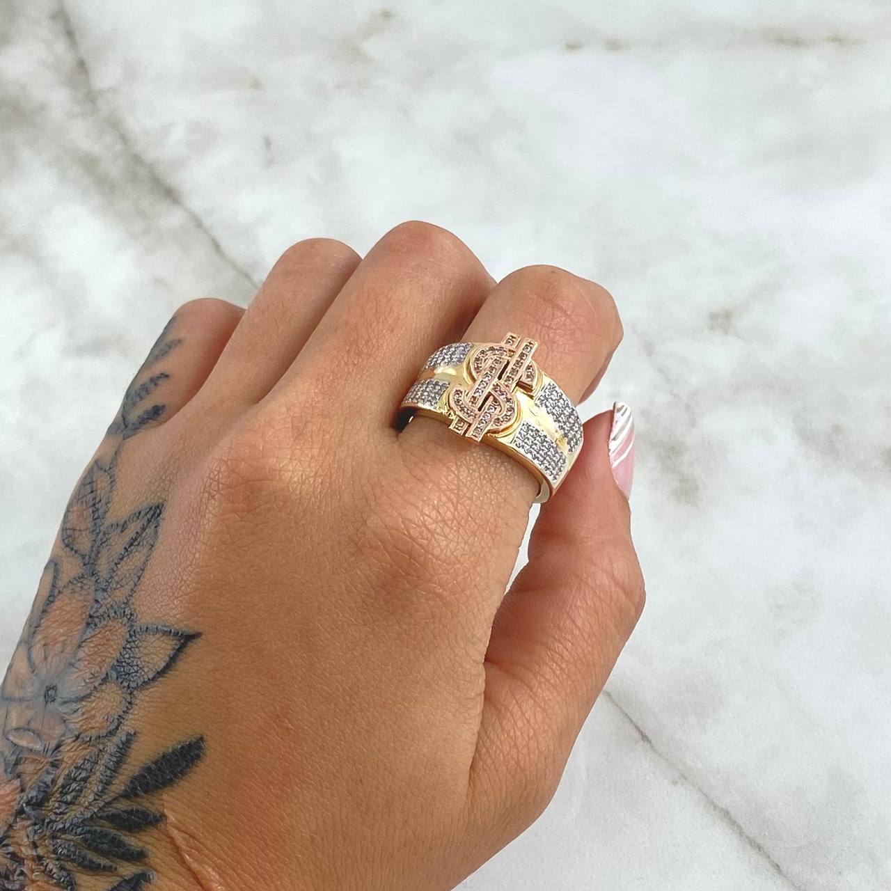 Dollar Sign Ring 9.8gr / T10 / White Zircons Three 18K Golds