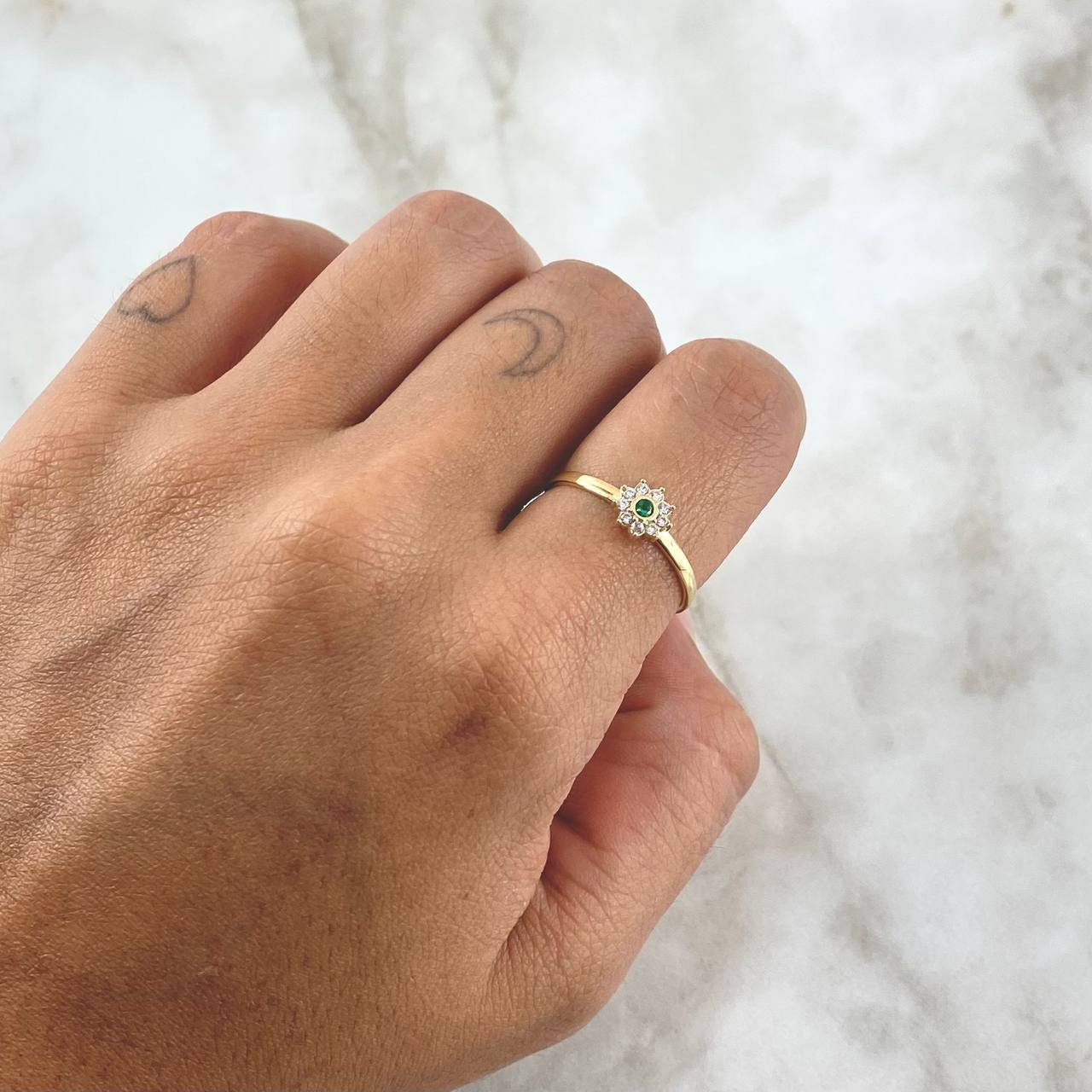 Nine-Petal Flower Ring 1.35gr / Size 6 3/4 / 18K Gold ©