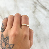 Anillo Solitario Liso Grueso 2.15gr / T7 1/4 / Circon Blanco Oro Amarillo 18K ©