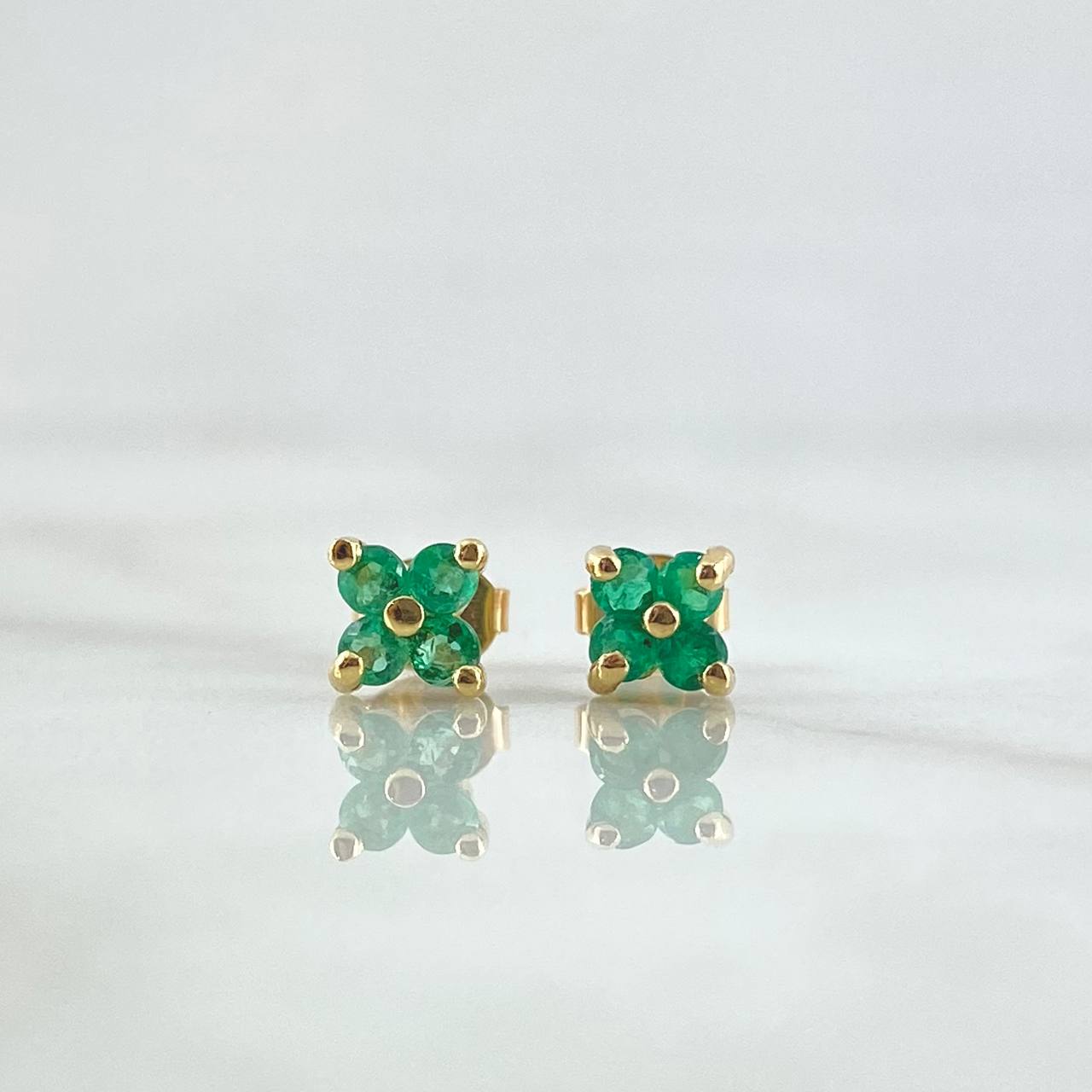 Stud Earrings Flower 1.3gr / 0.5cm / Emerald 15 Pts 18K Yellow Gold (Jewel)