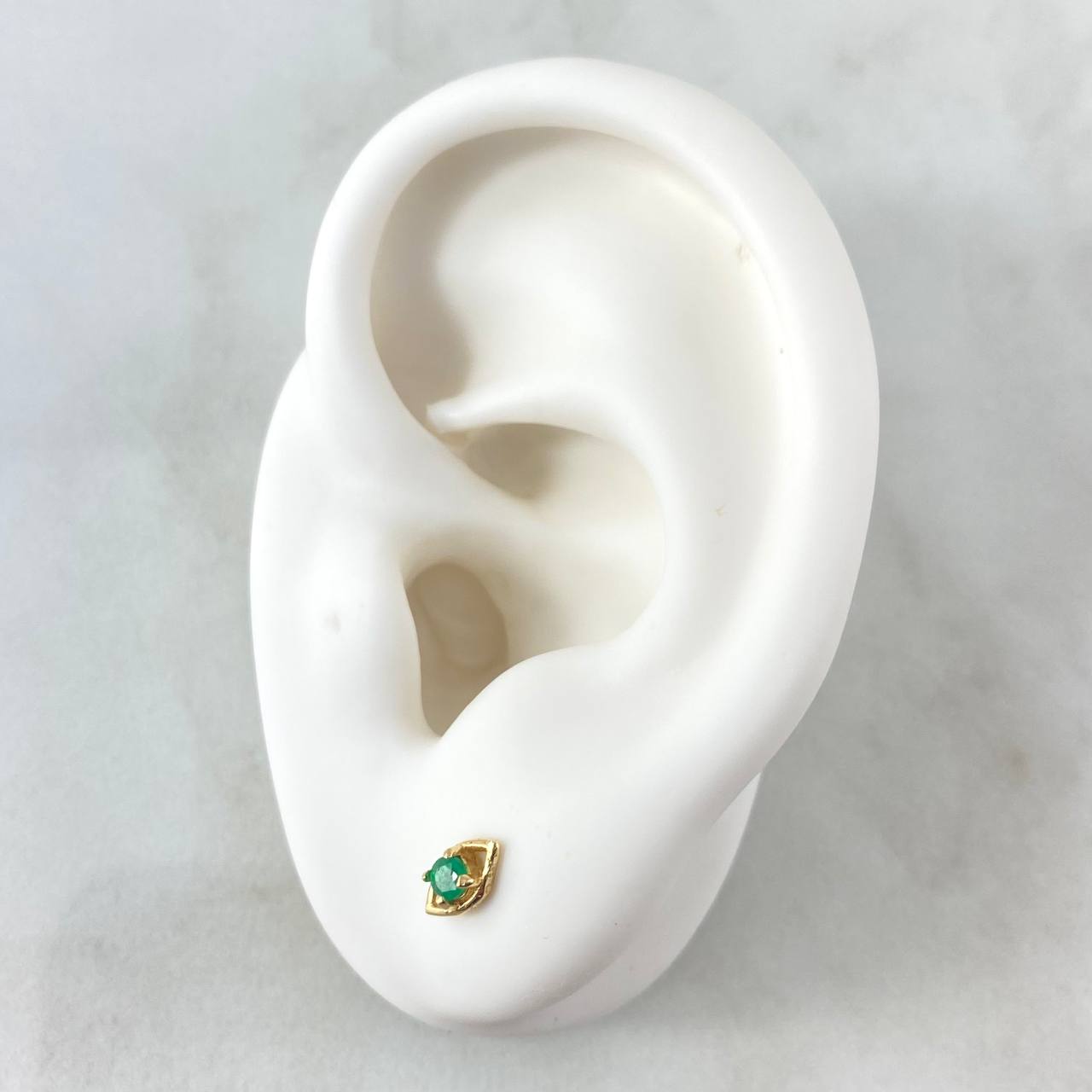 Topos Ojos 0.95gr / 0.6cm / Esmeralda 5 Pts Oro Amarillo 18K (Joya)