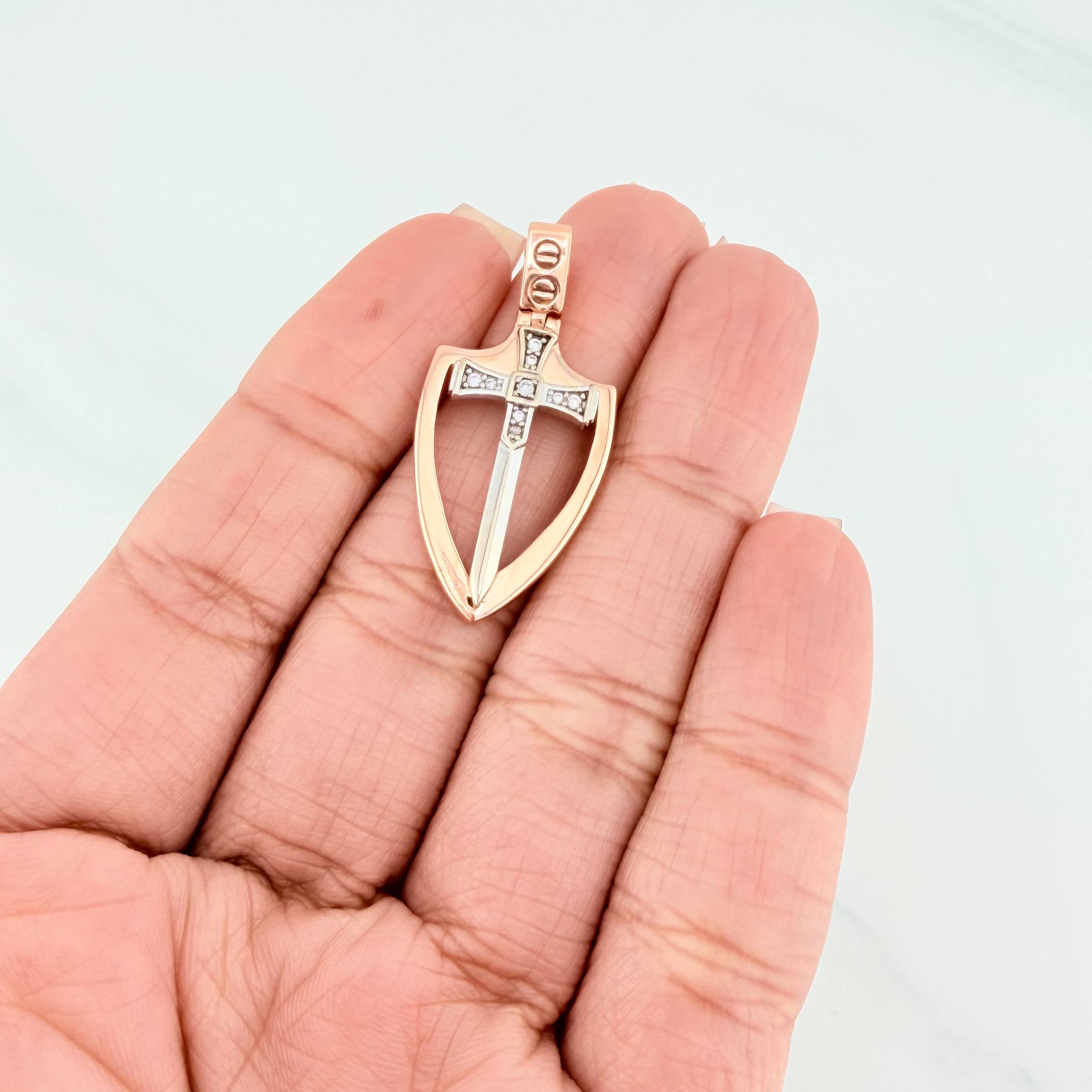 Pendant Sword Shield 3.15 g / 1 1/4 in Two Golds White Rose 18K