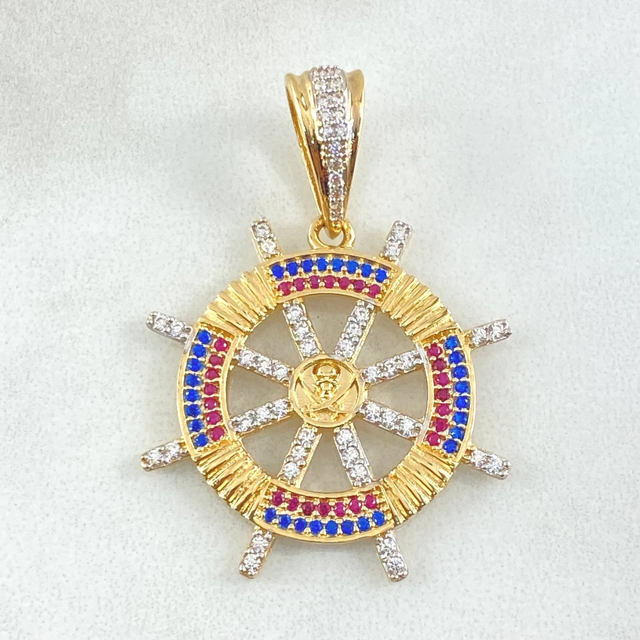 Pendant Helm 6.05gr / 1.6in / 18K Gold