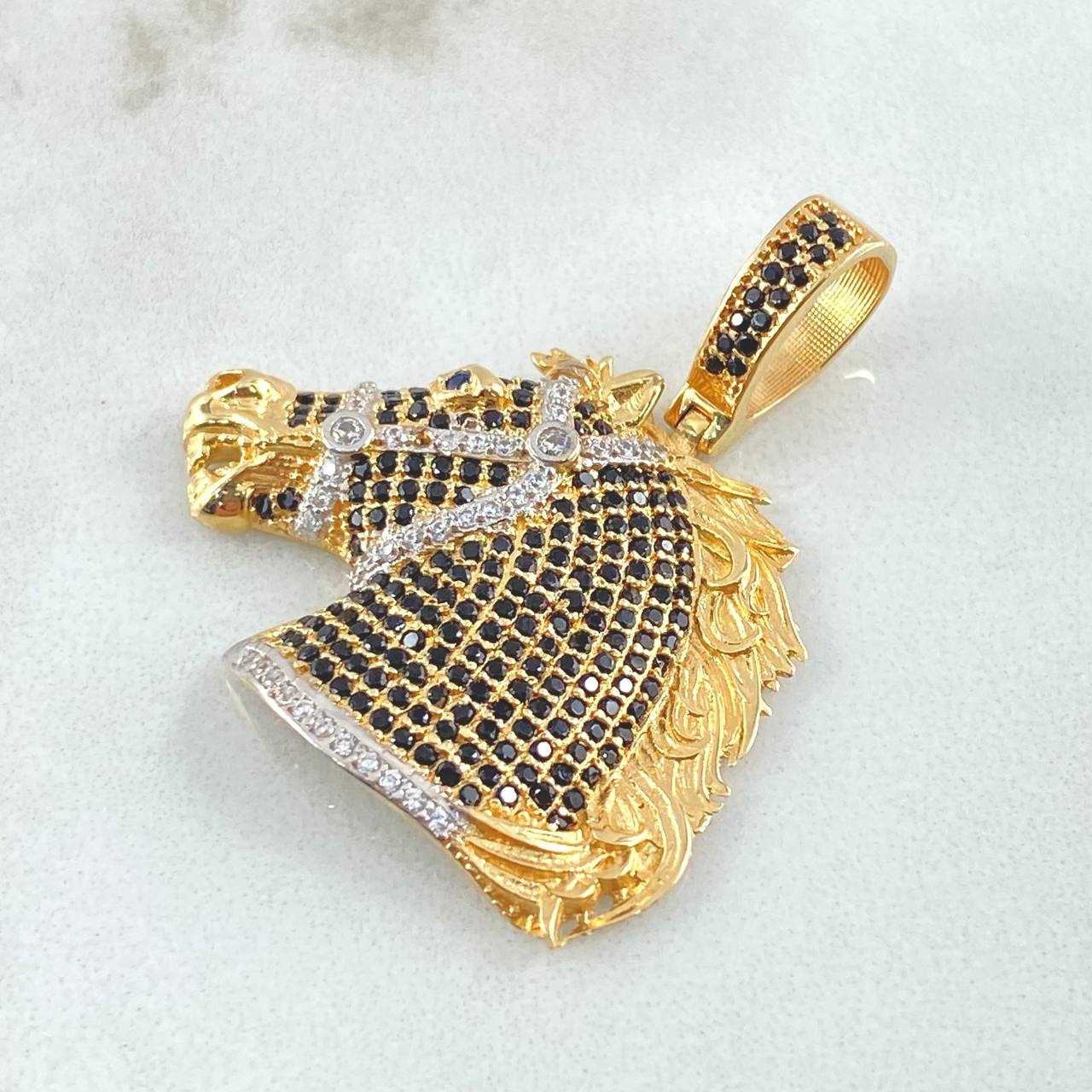 Dije Caballo 7.4gr / 3.7cm / Dos Oros Amarillo Blanco 18K *