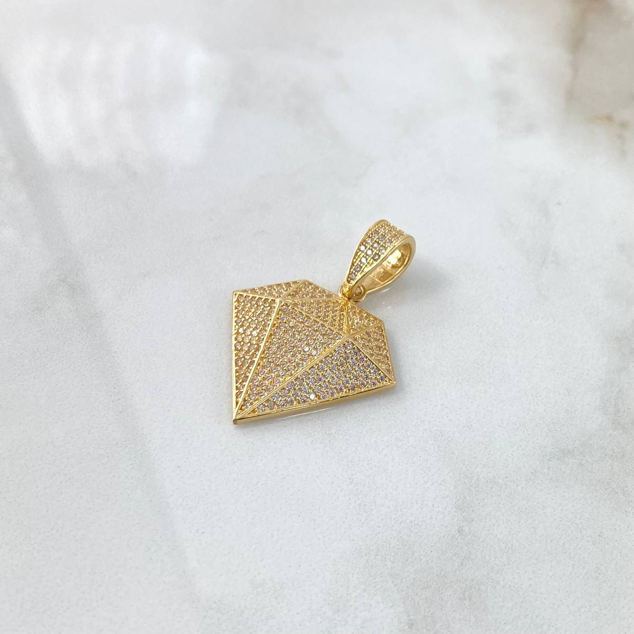 Pendant Diamond Silhouette 5.7gr / 3.7cm / White Zirconia 18K Yellow Gold ©