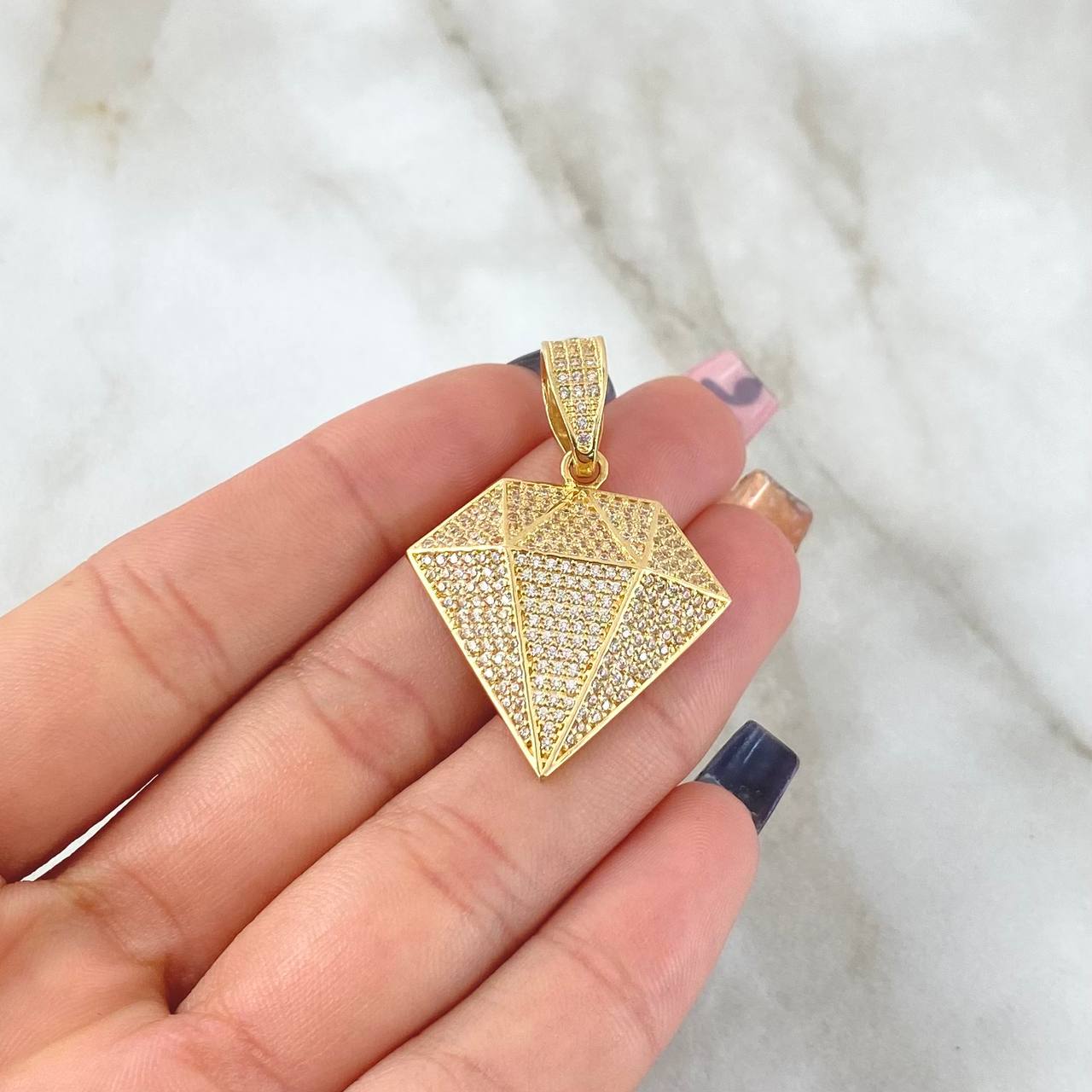 Pendant Diamond Silhouette 5.7gr / 3.7cm / White Zirconia 18K Yellow Gold ©