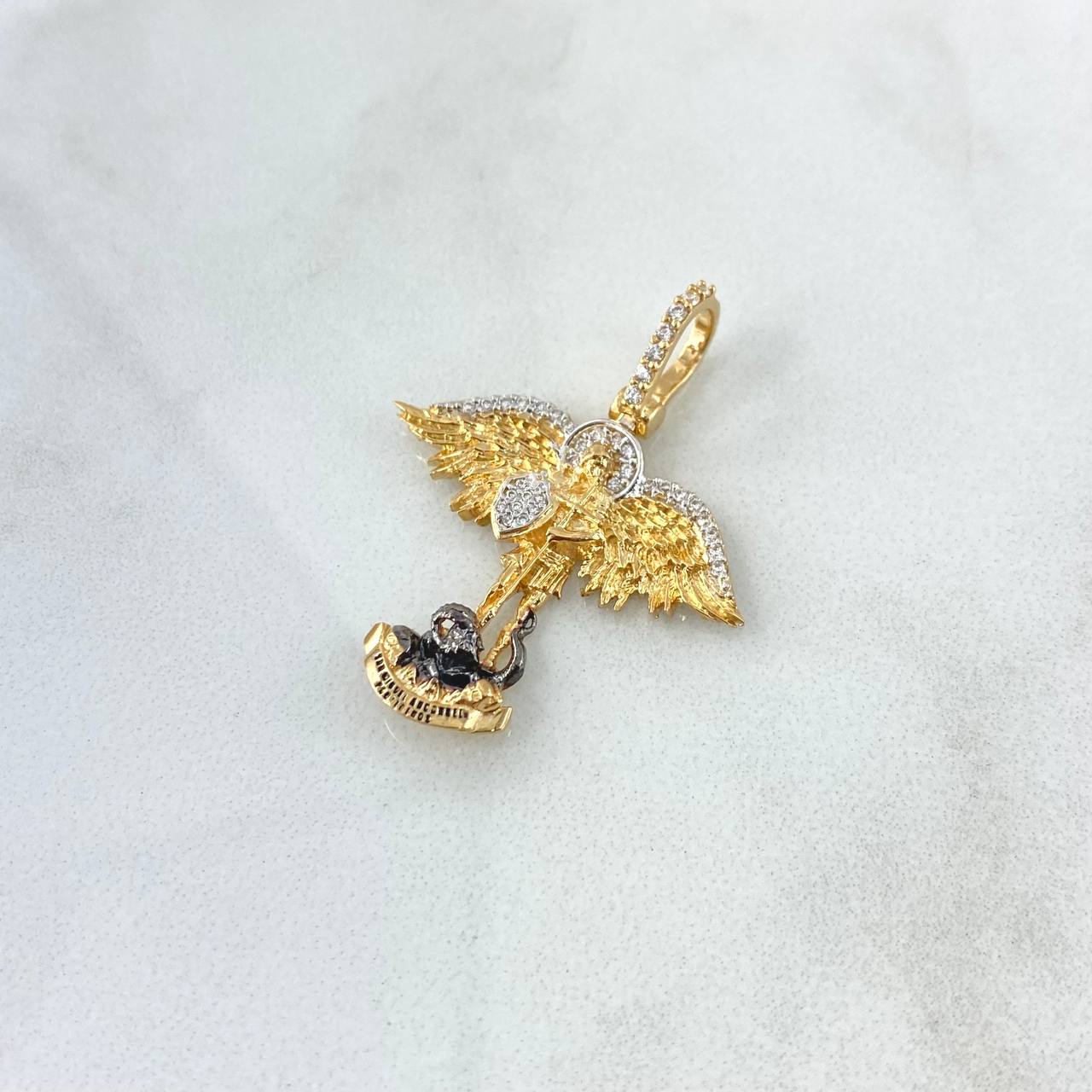 Pendant Saint Michael the Archangel 4.8g / 3.2cm / White and Black Zirconia Yellow Gold 18K ©