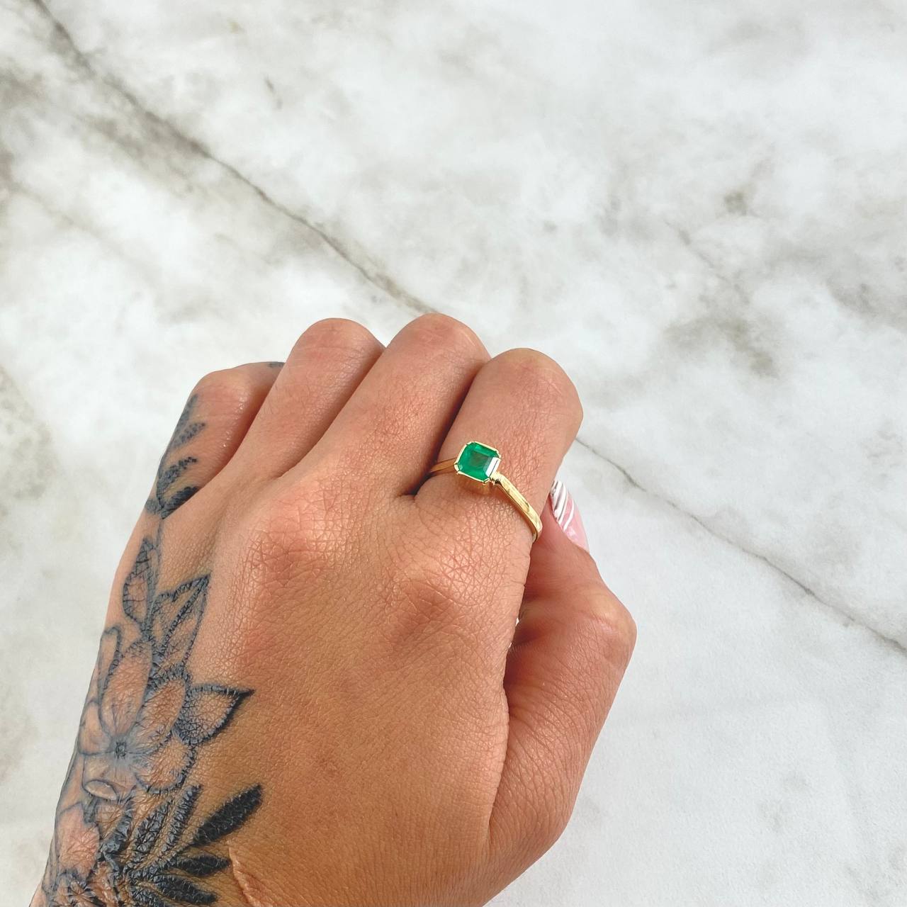 Ring Solitaire Cube 2.4gr / T7 1/4 / Emeralds 55Pts 18K Yellow Gold ©