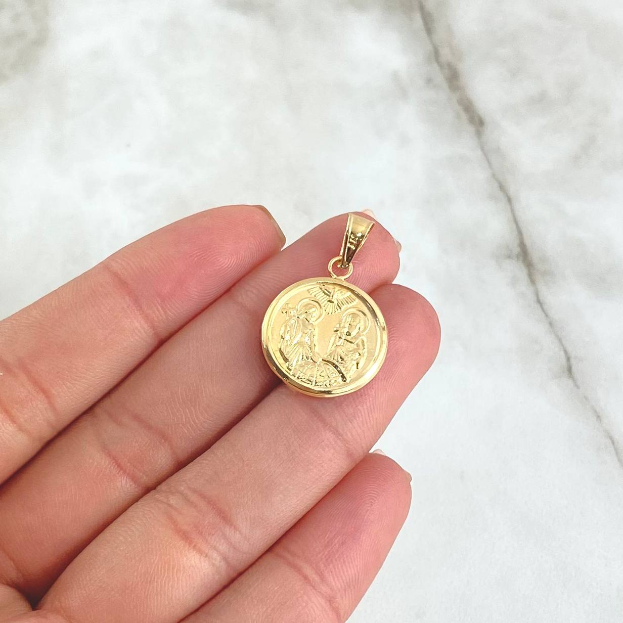 Pendant Santisima Trinidad 1.1gr / 2.5cm / Matte Stamped Circle 18K Yellow Gold