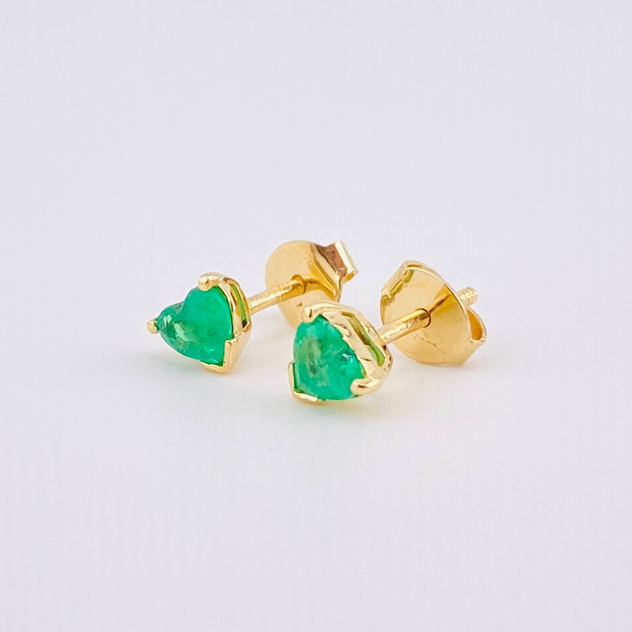 Topos Chispa Corazón Esmeraldas 60pts 1.25gr / 5mm Oro Amarillo 18K ©