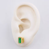 Topos Halo Rectangular Esmeraldas 1.2 Qts Diamantes 42pts 3.6gr / 1/4 in / Oro Amarillo 18K ©