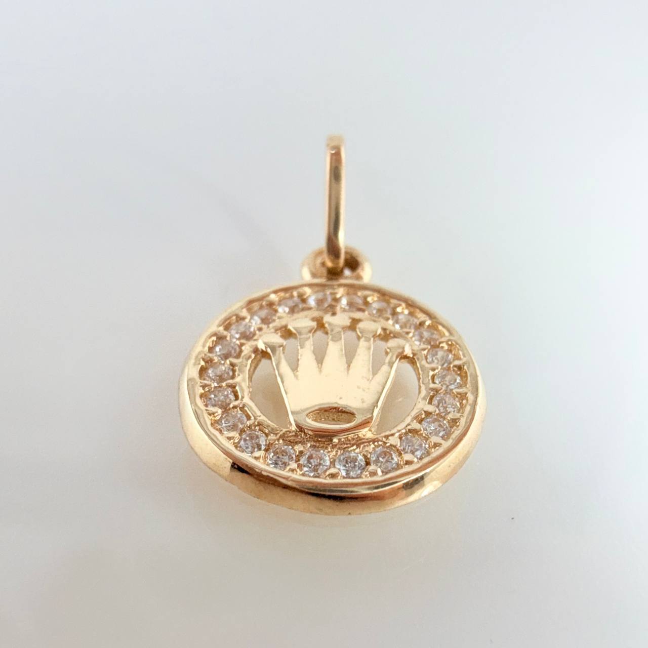 Dije Placa Corona Circular 1gr / 3/4 in / Oro Amarillo 18K ©