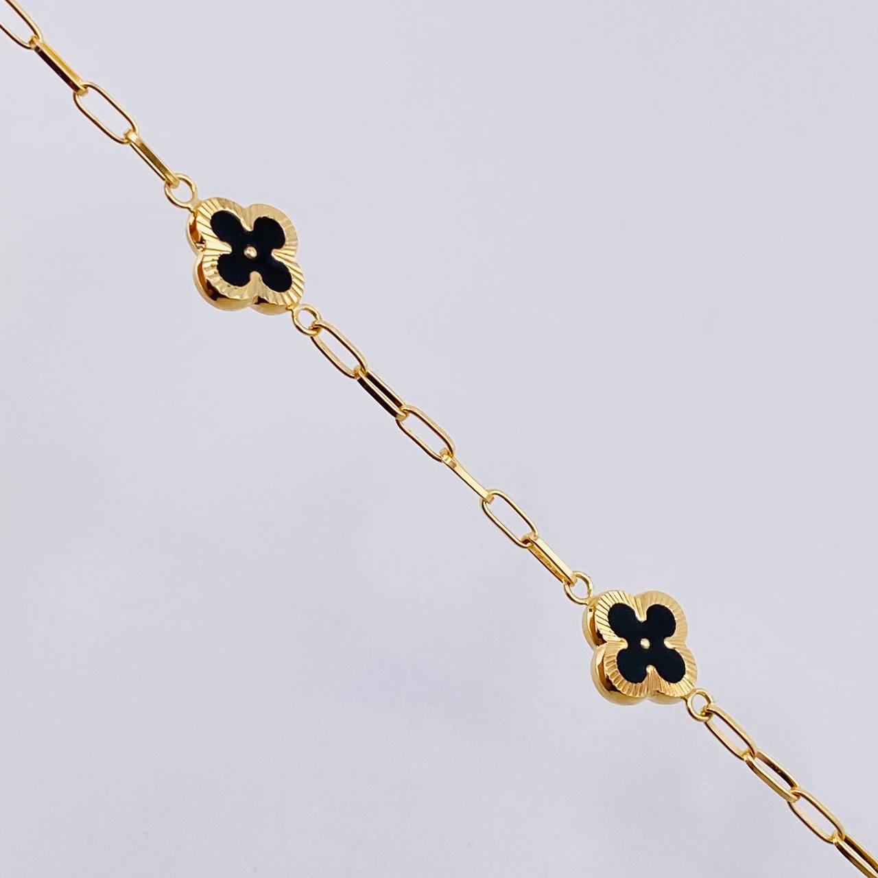 Pulso Cajon Trebol Negro 3.85gr / 7 in / 10mm Oro Amarillo 18K ©