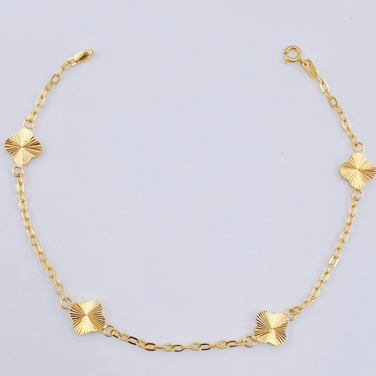 Pulso Aro Seguido Trebol Doble Faz 2.5gr / 7 1/2 in / 8.1mm Oro Amarillo 18K