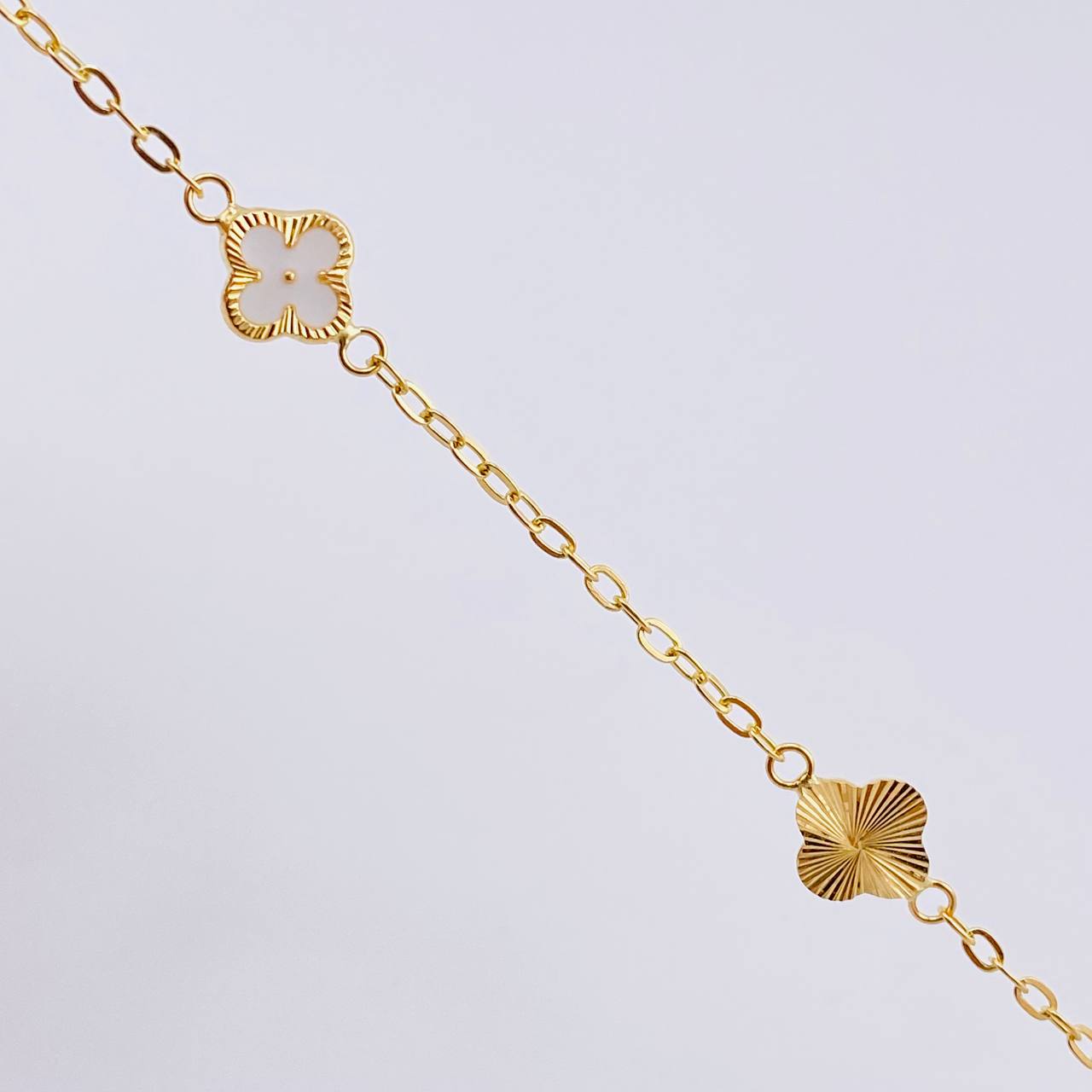 Classic Link Bracelet Double-Sided Clover 2.35gr / 7 1/2 in / 8.1mm 18K Yellow Gold