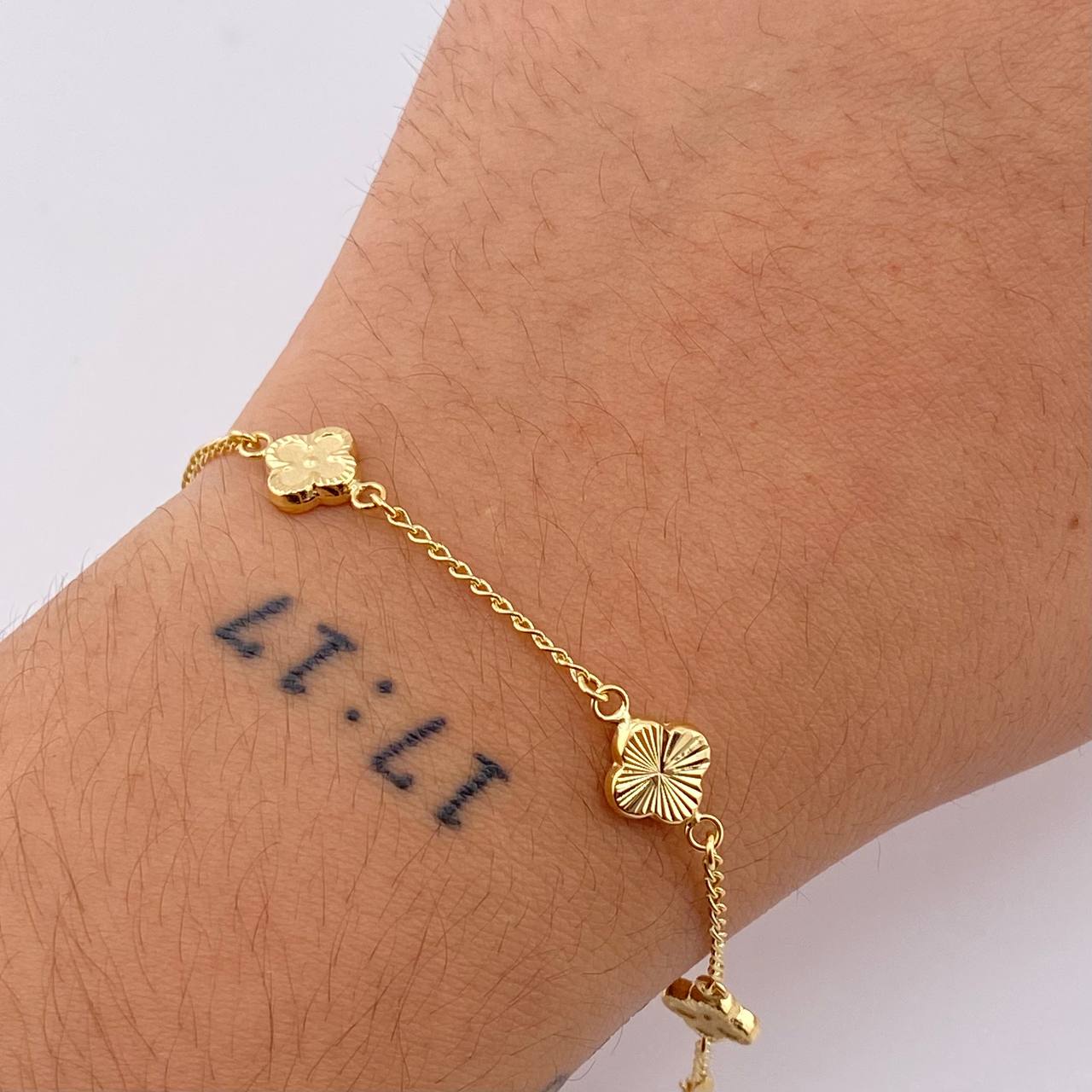 Pulso Aro Seguido Trebol Dorado 3.05gr / 7 1/2 in / 8.2mm Oro Amarillo 18K