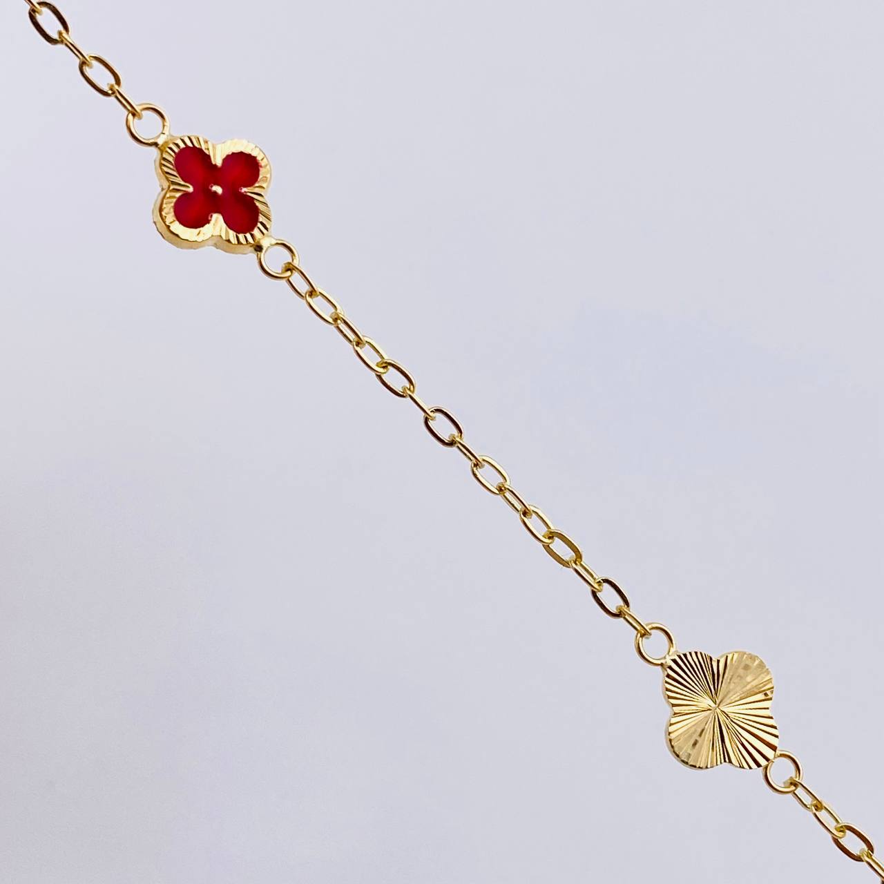 Pulso Aro Seguido Trebol Doble Faz 2.5gr / 7 1/2 in / 8.1mm Oro Amarillo 18K