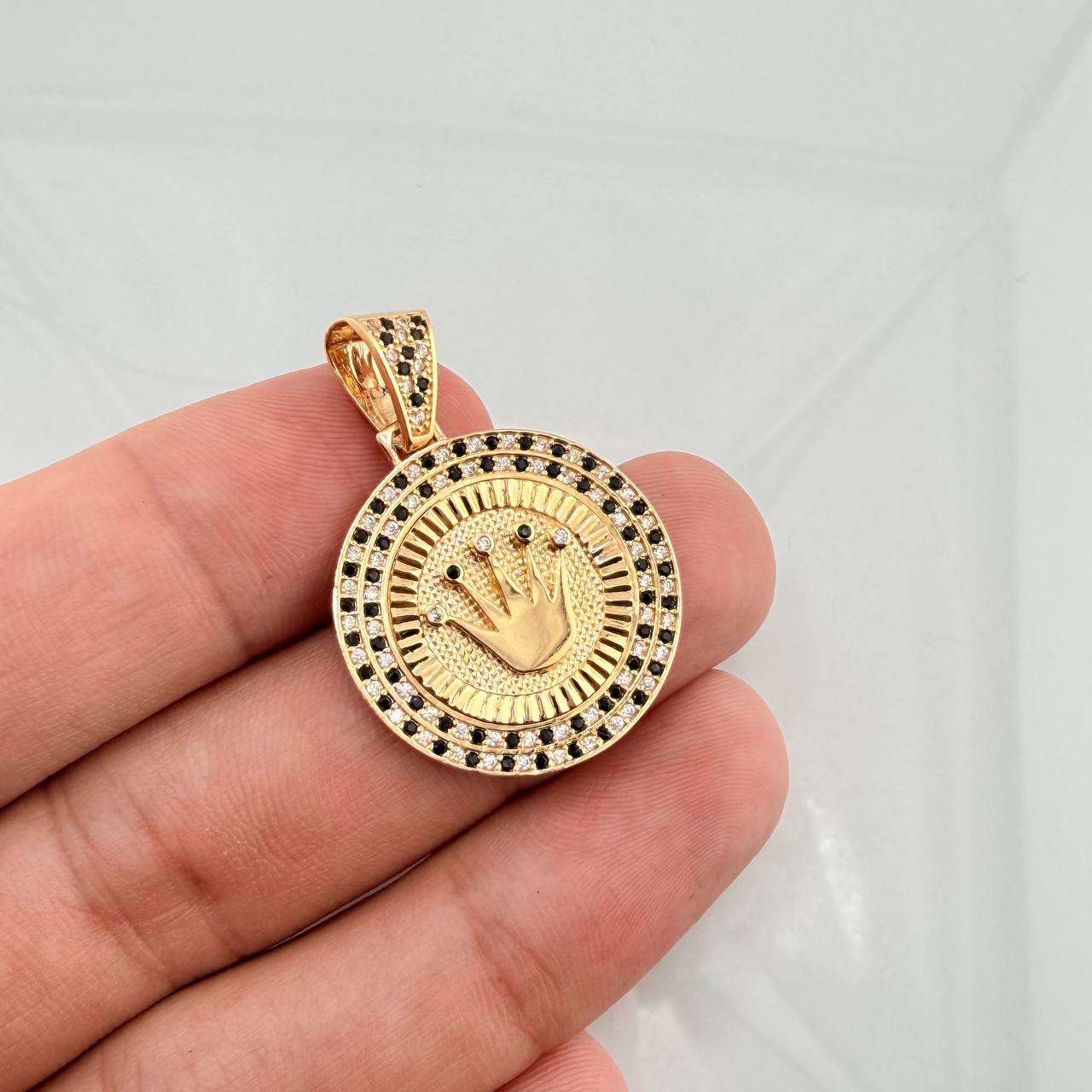 Dije Placa Corona Circular 7gr / 1 1/2 in / Oro Amarillo 18K ©