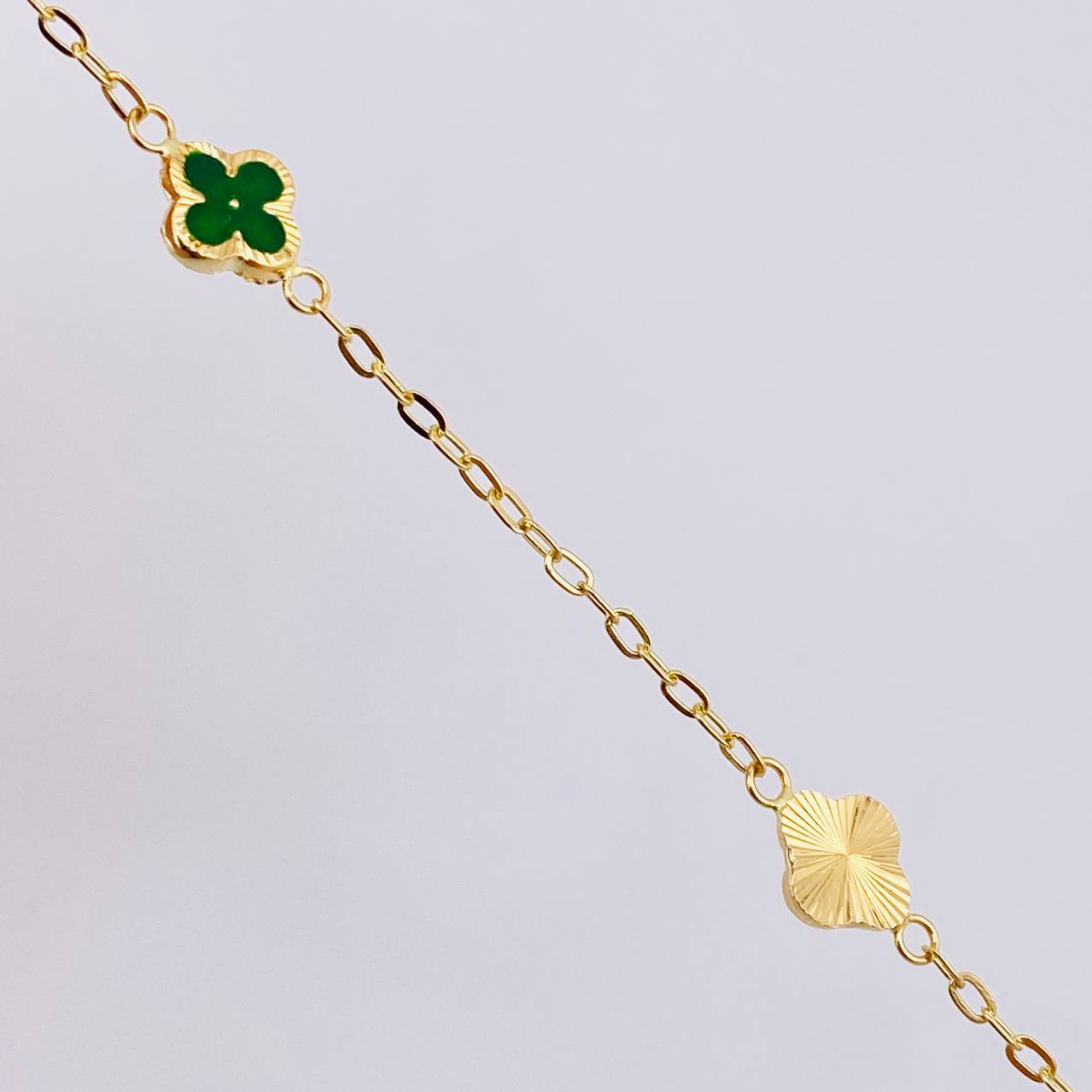 Pulso Aro Seguido Trebol Doble Faz 2.4gr / 7 3/4 in / 8mm Oro Amarillo 18K ©