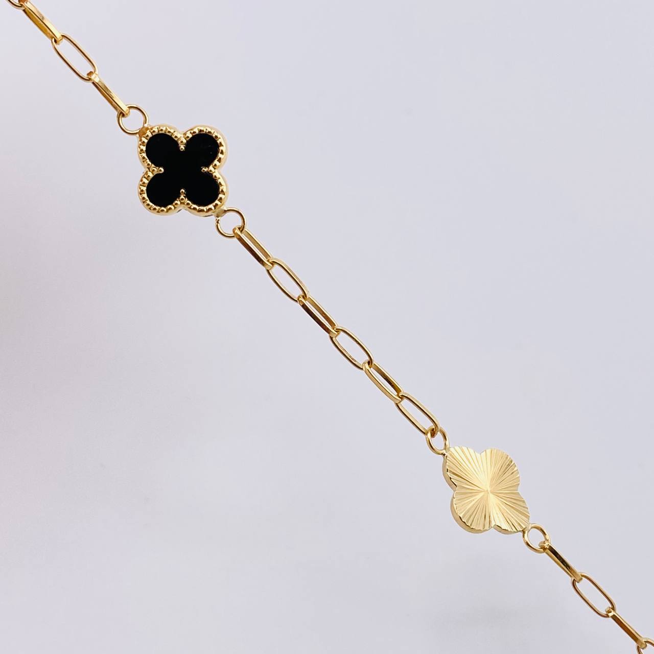 Pulso Cajon Trebol Doble Faz 3.15gr / 7 in / 10mm Oro Amarillo 18K ©