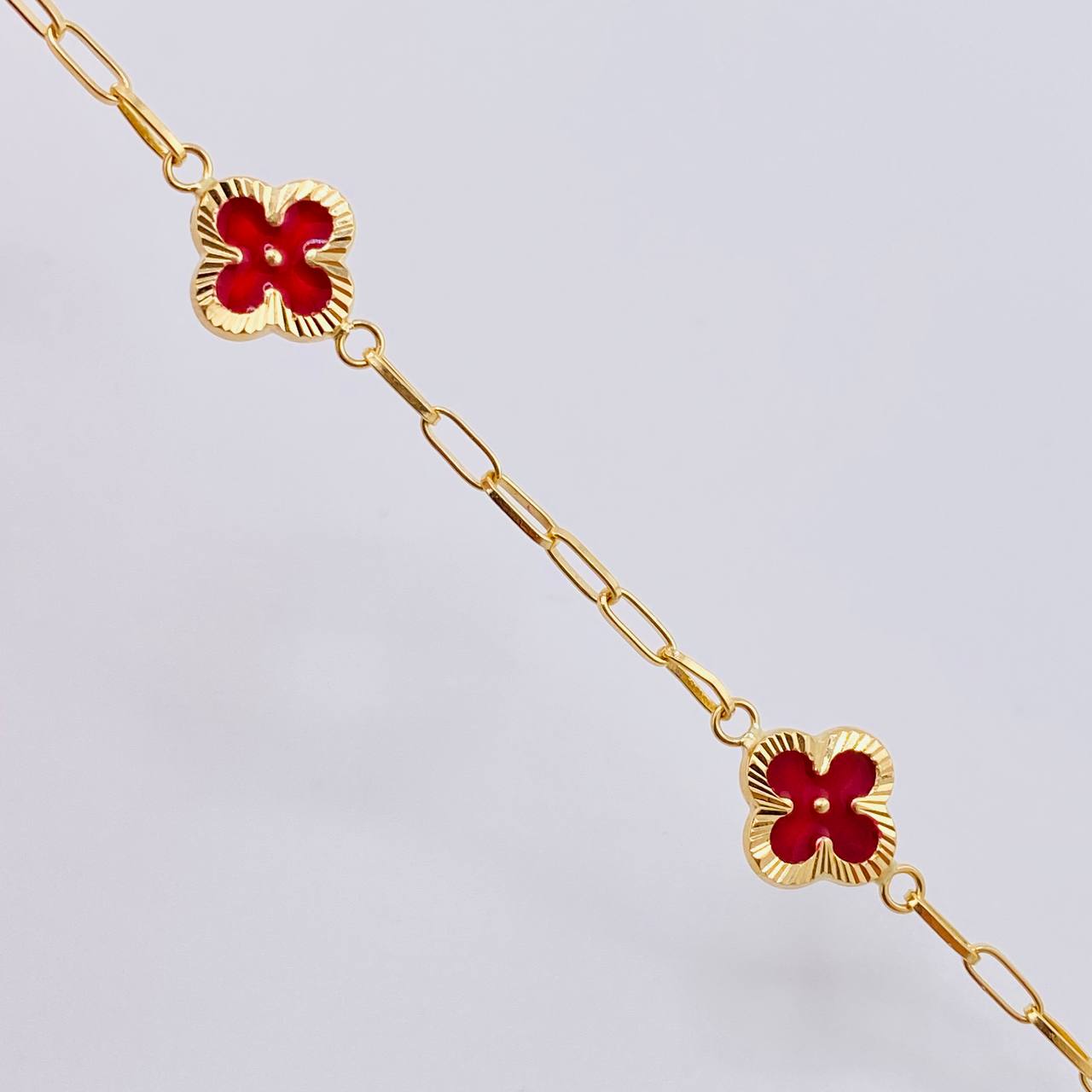 Pulso Cajon Trebol Rojo 3.7gr / 7 in / 10mm Oro Amarillo 18K