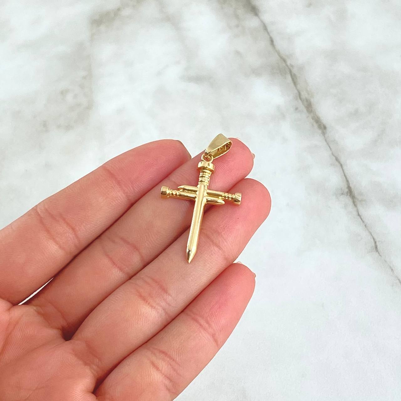 Dije Cruz Clavos 1.8gr / 3.6cm / Troquelado Oro Amarillo 18K