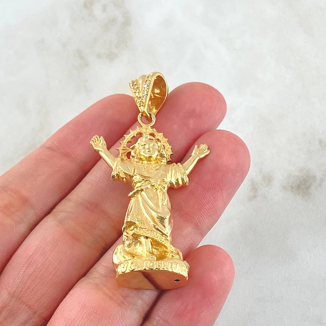 Divine Child Pendant 15.15gr / 2.2in / 18K Gold ©