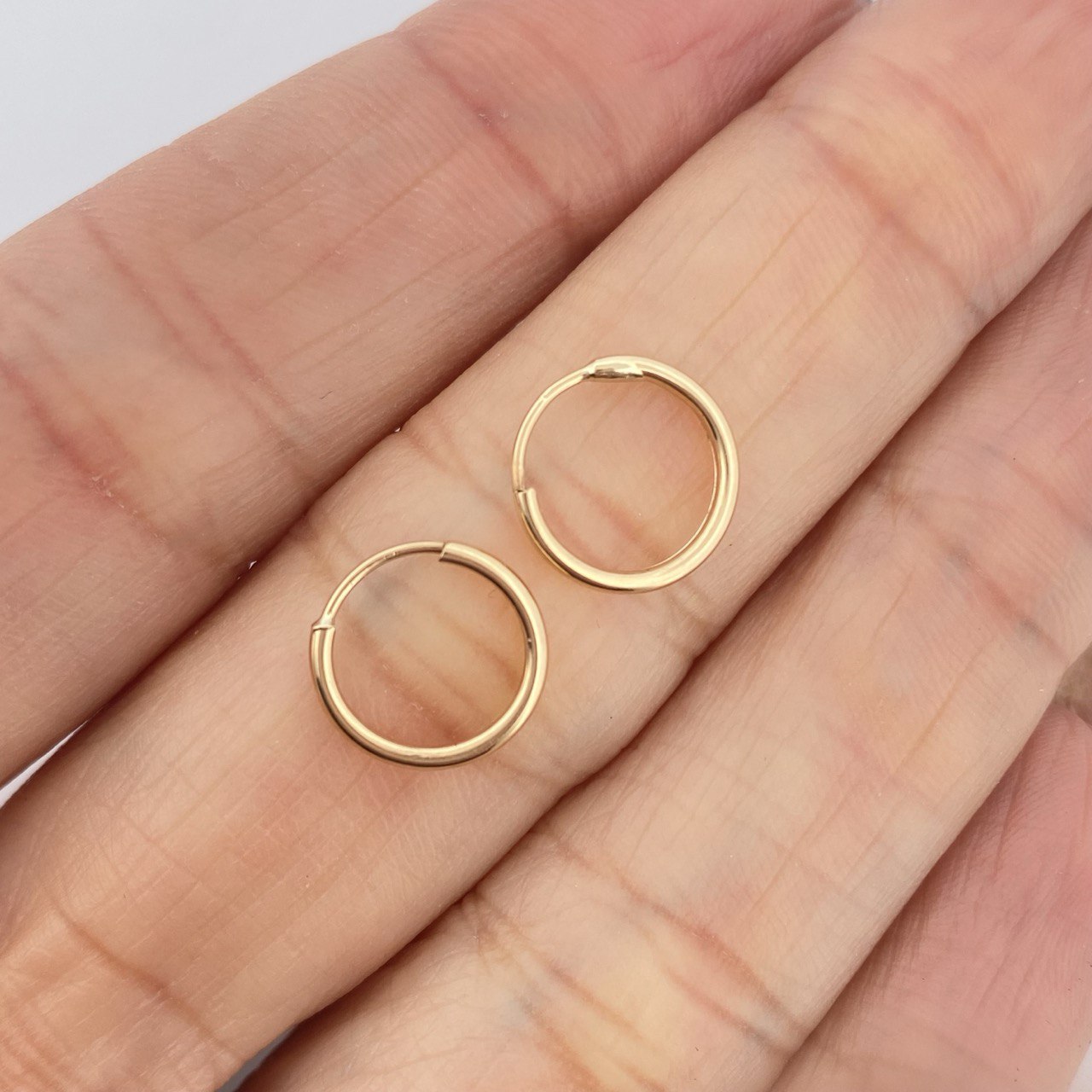 Mini Hoop Earrings 0.55gr / 0.4in / 18K Gold