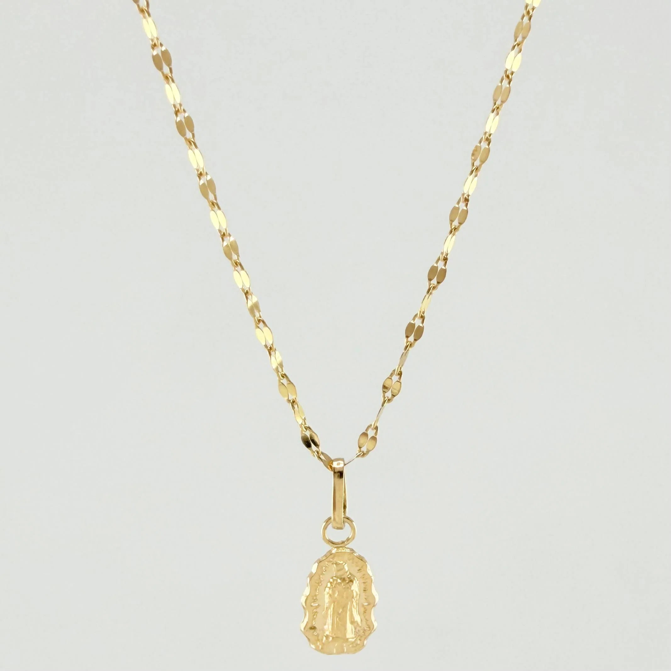 Set Cadena Flor De Espejo + Dije Dije Virgen De La Guadalupe Redondo / 1,35gr / 18 in Oro Amarillo 18K